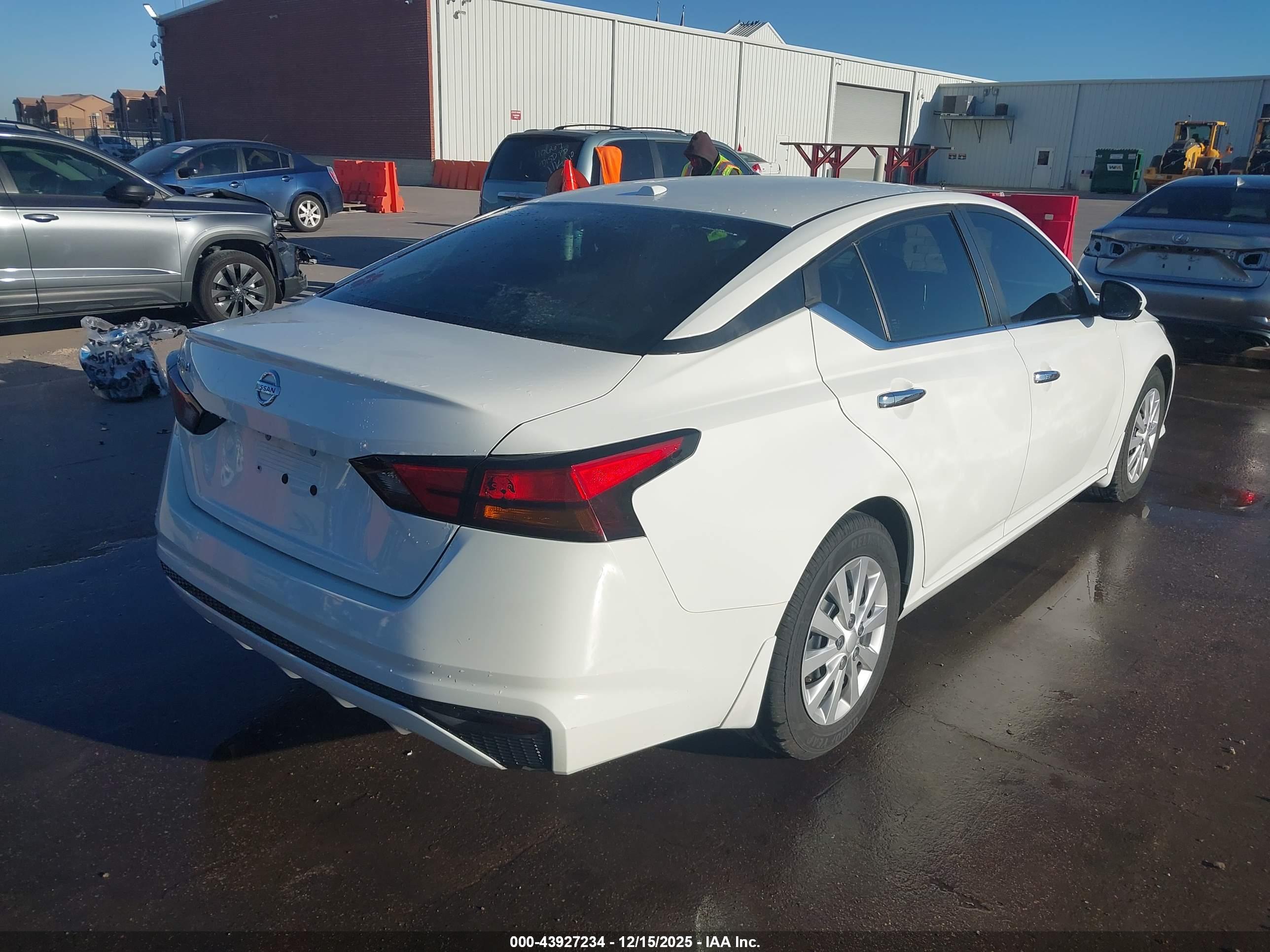 NISSAN ALTIMA image 4