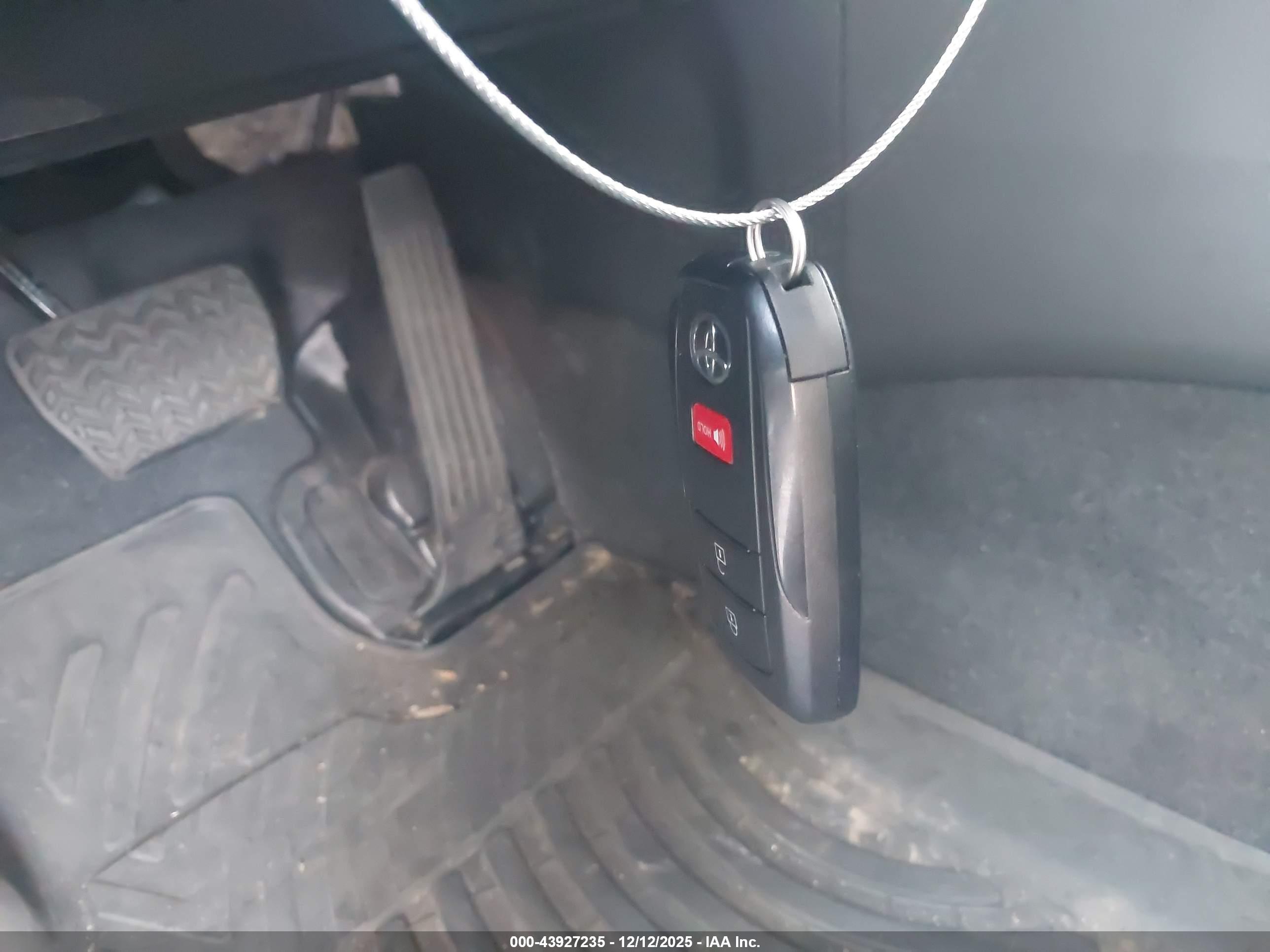 TOYOTA PRIUS image 11