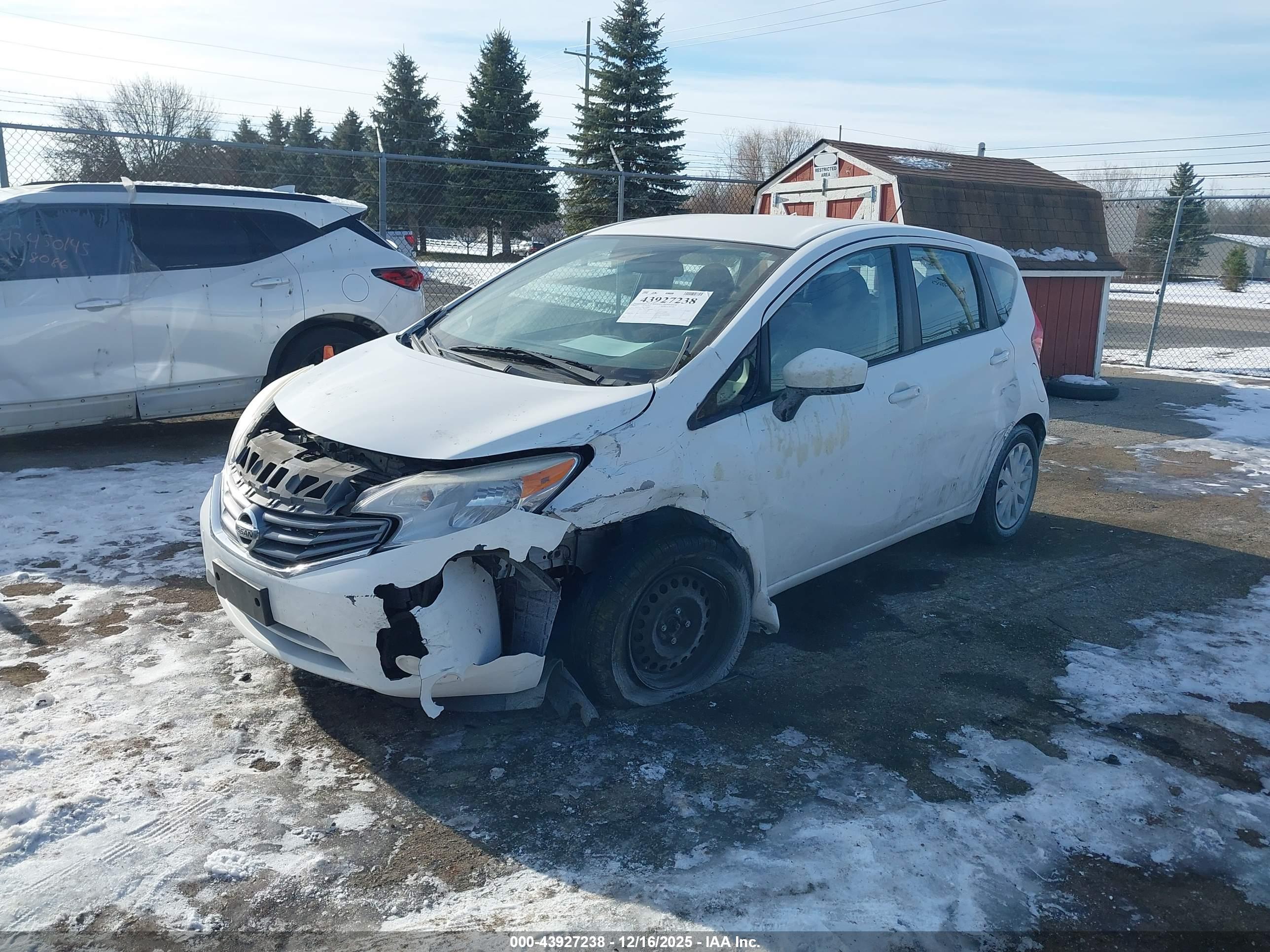 NISSAN VERSA image 2