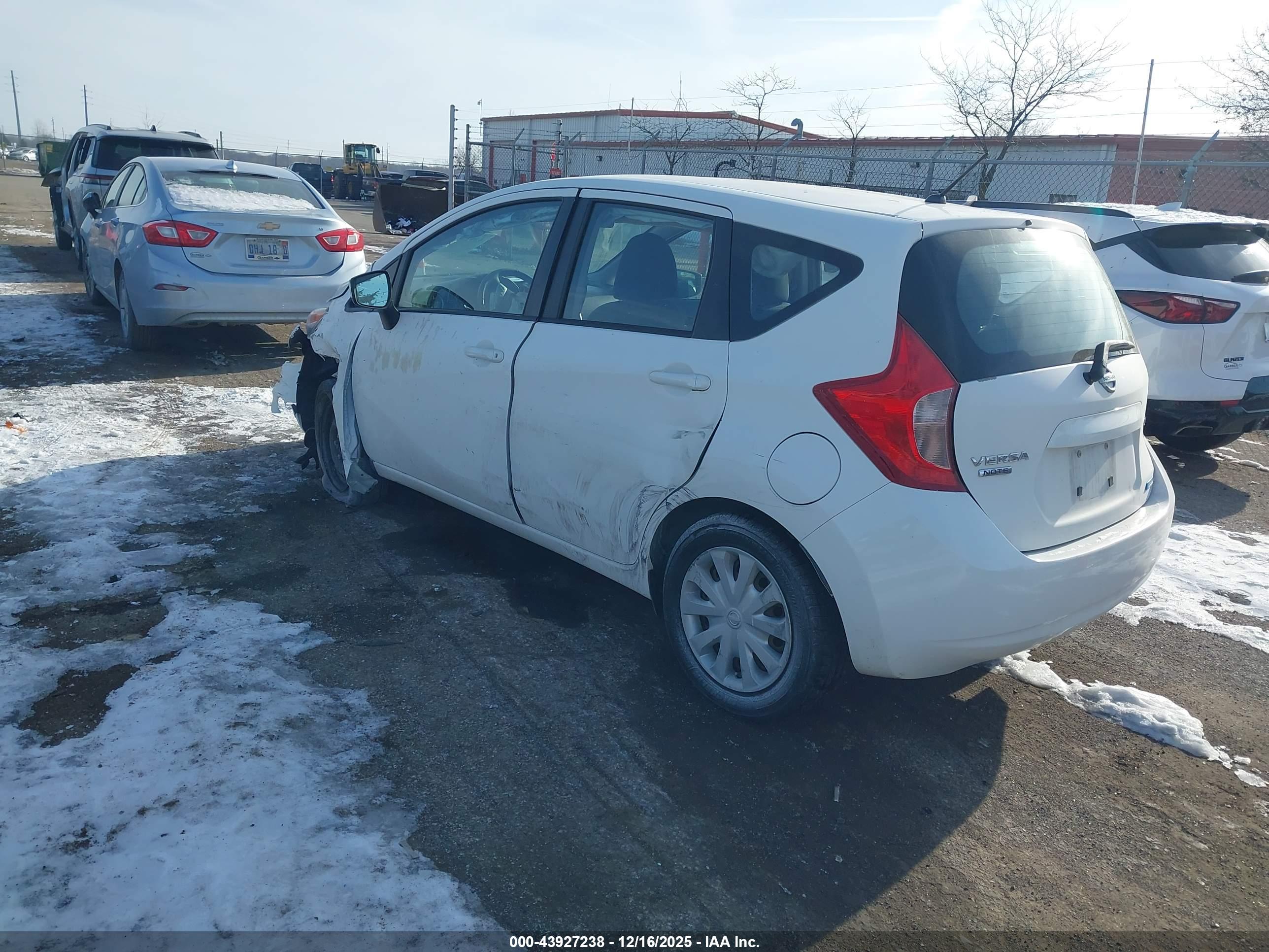 NISSAN VERSA image 3