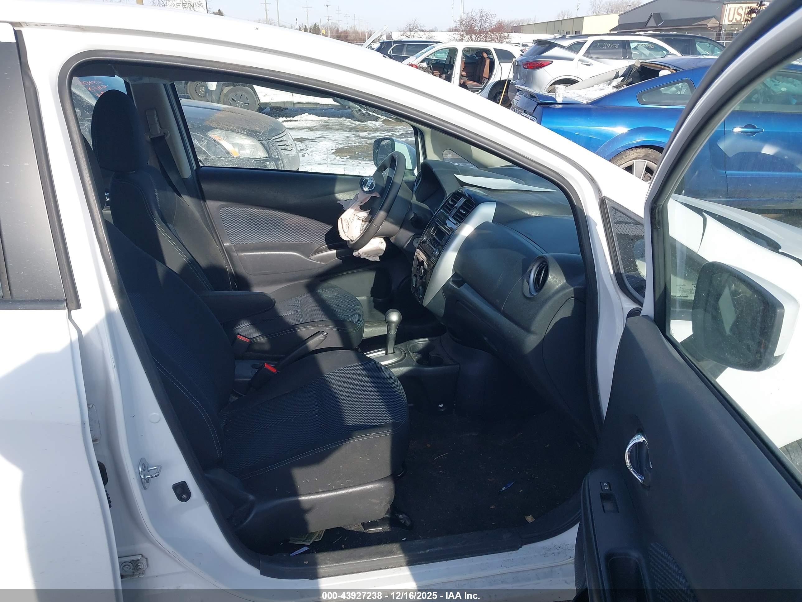 NISSAN VERSA image 5