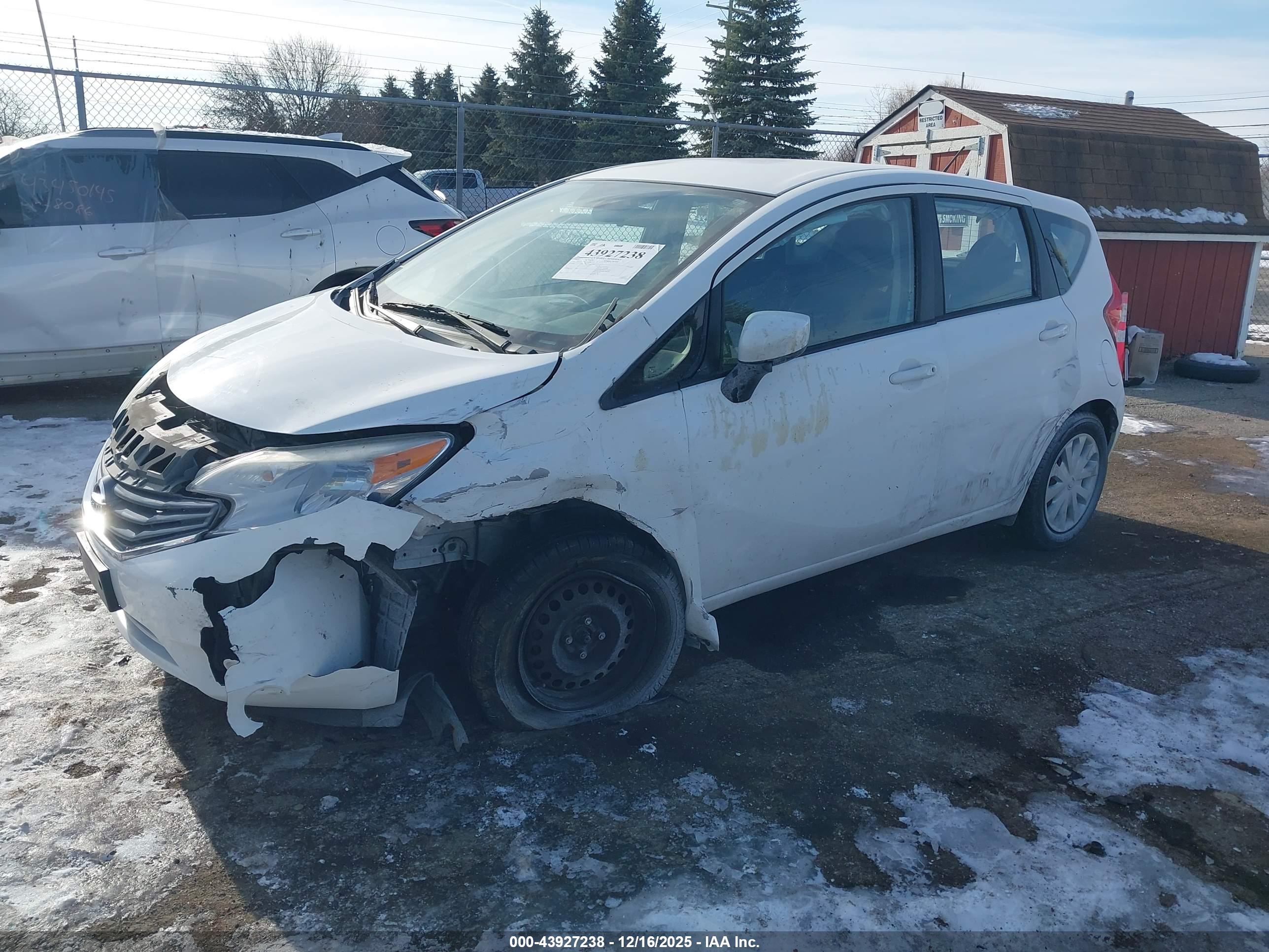NISSAN VERSA image 6