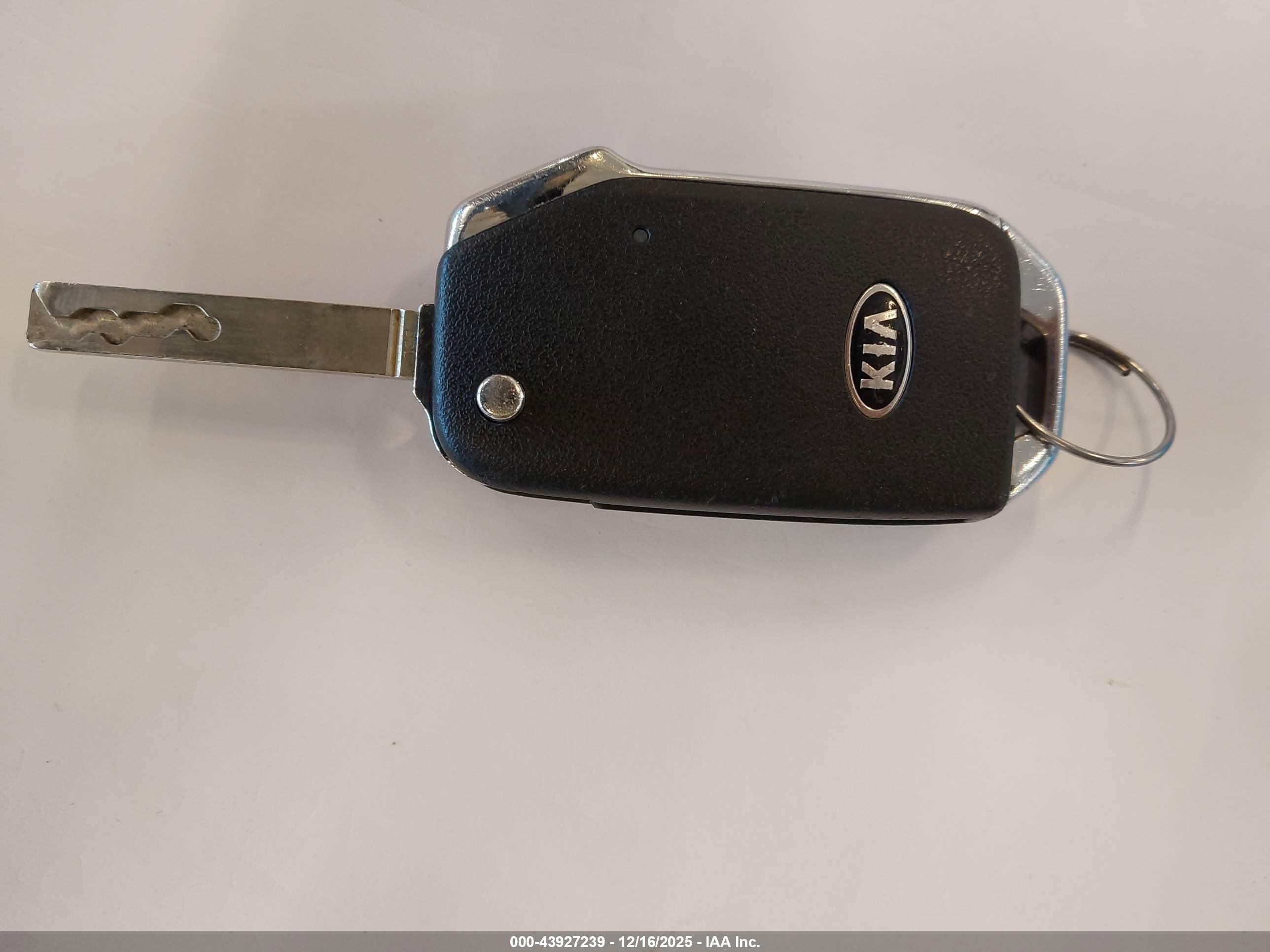 KIA NIRO image 11