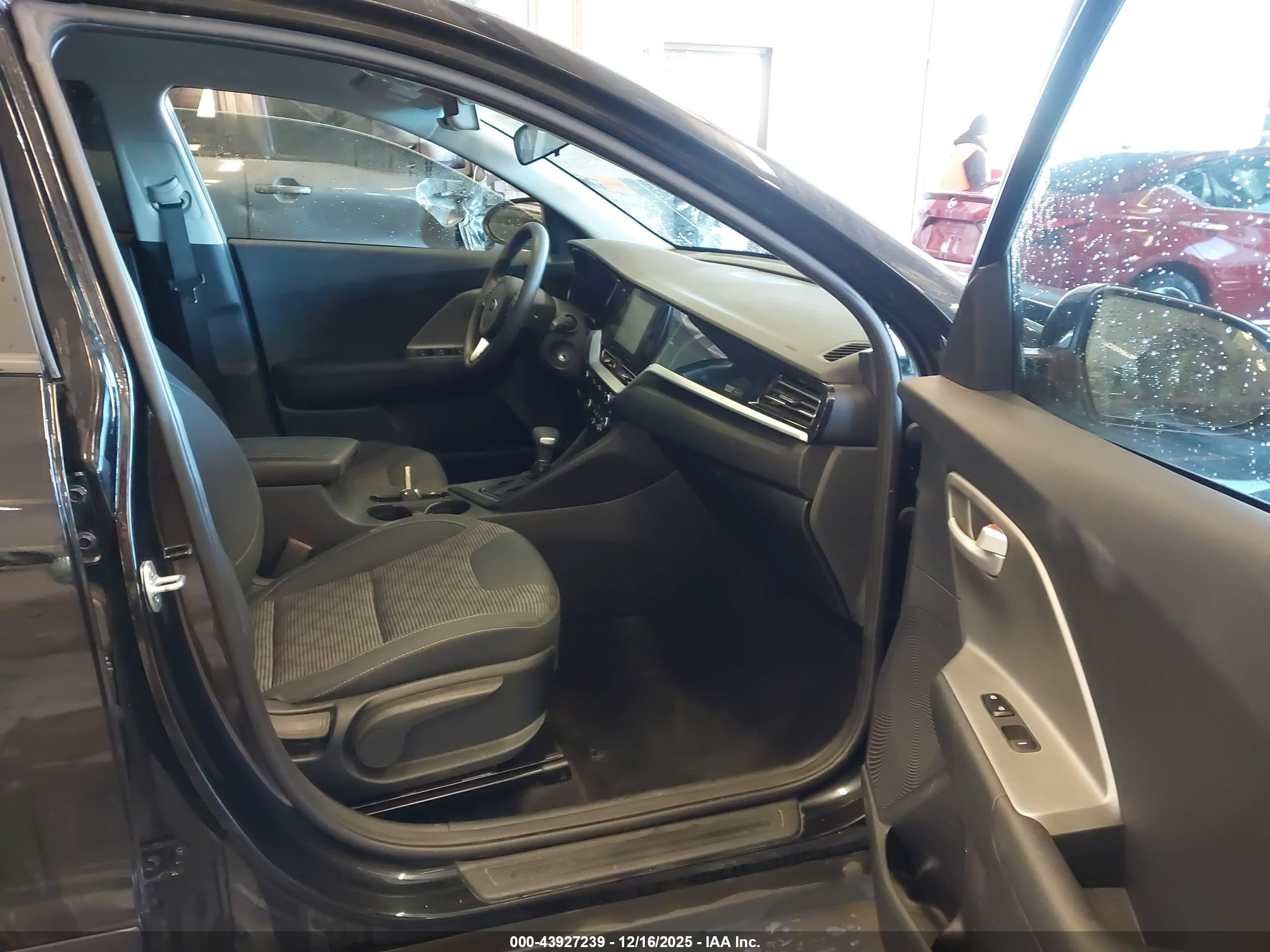 KIA NIRO image 5