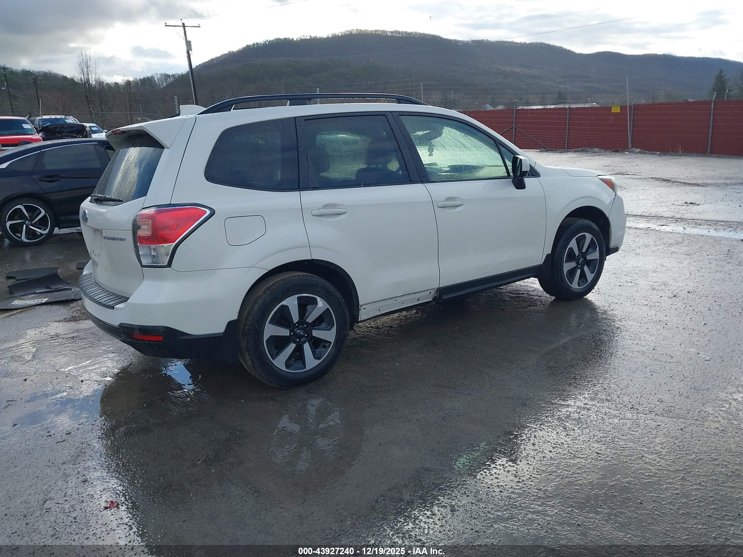 SUBARU FORESTER image 4