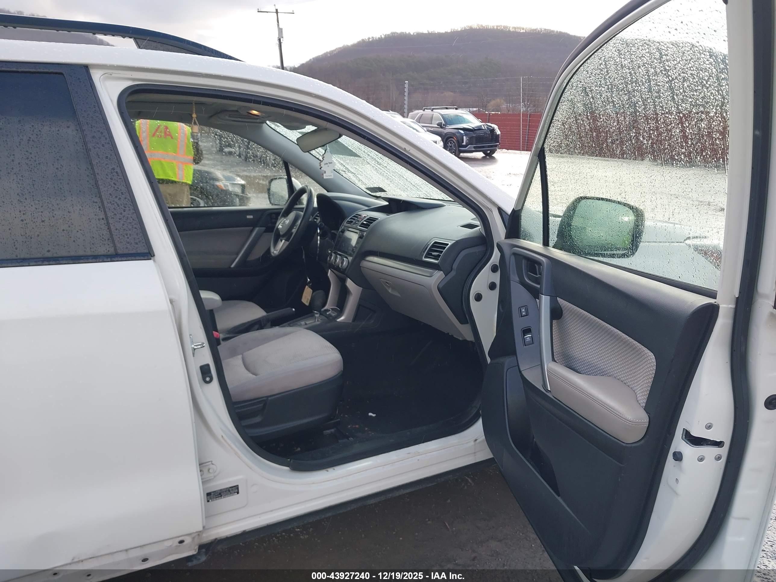 SUBARU FORESTER image 5