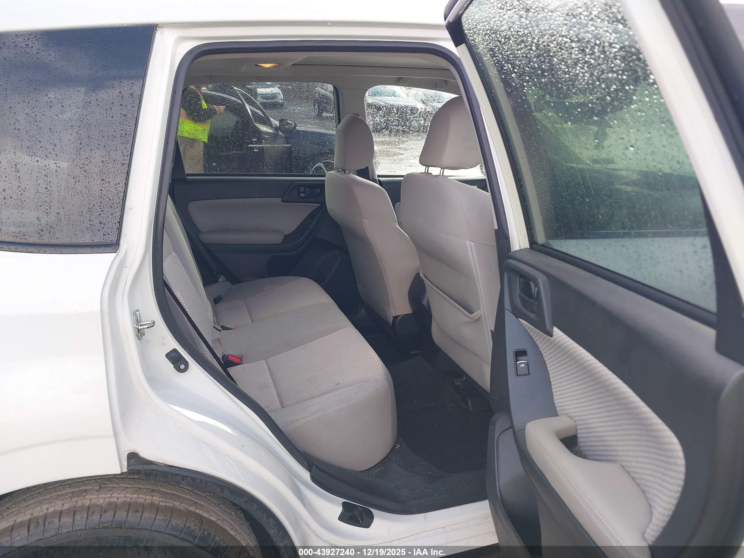 SUBARU FORESTER image 8