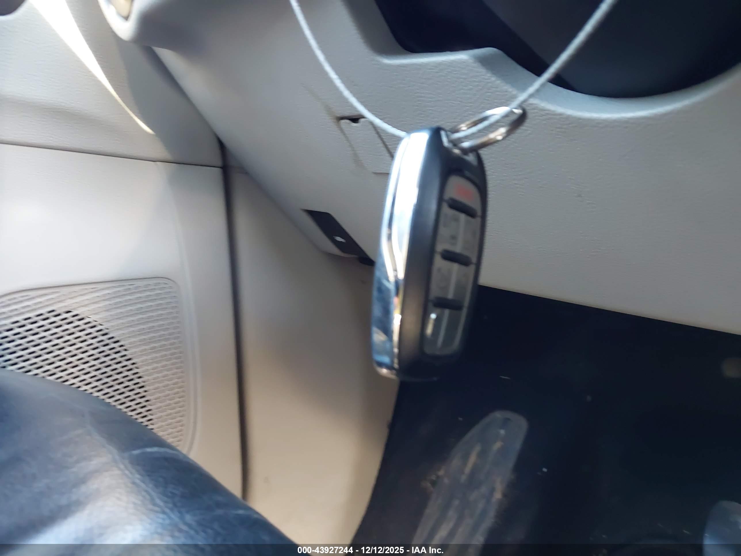 CHRYSLER PACIFICA image 11