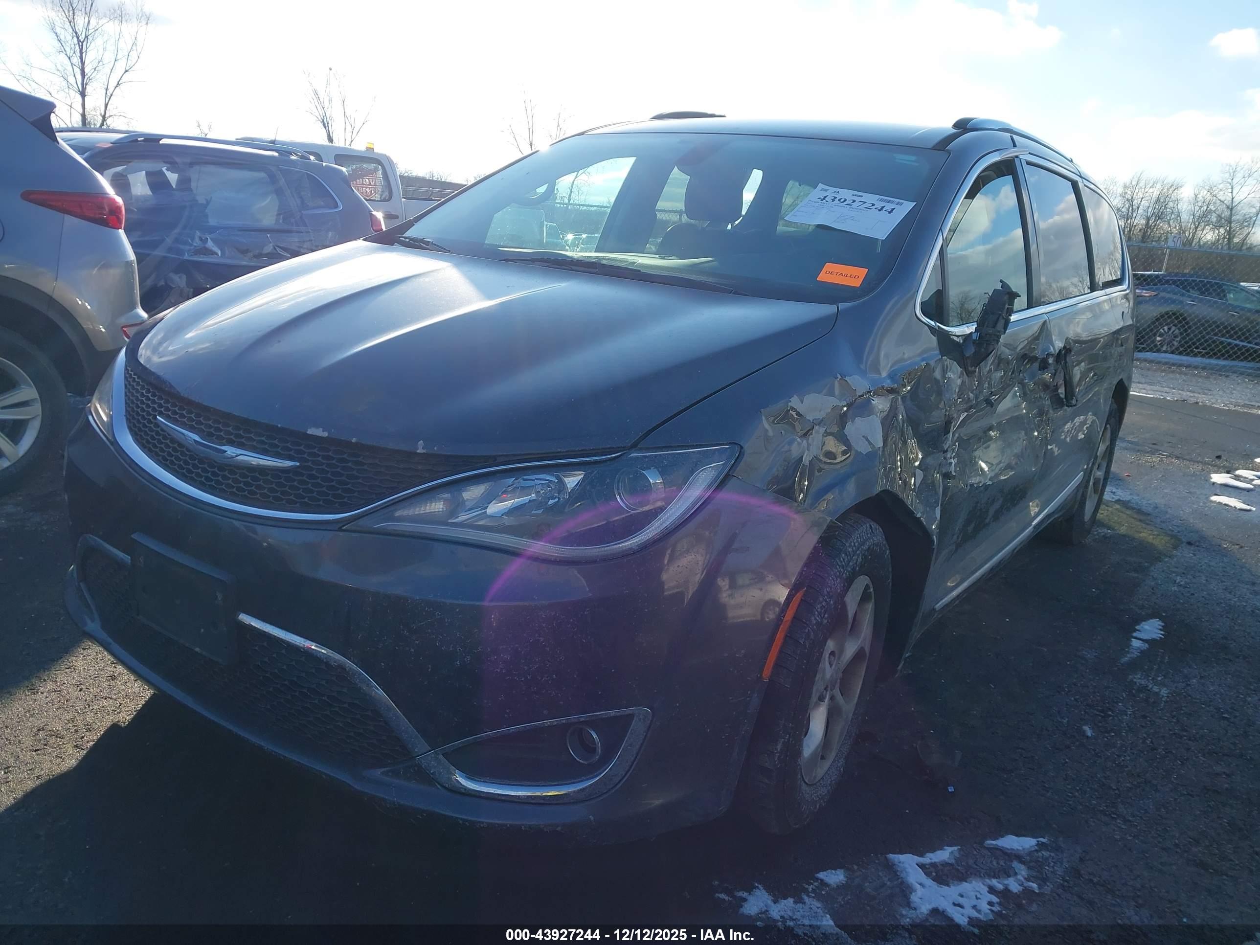 CHRYSLER PACIFICA image 2
