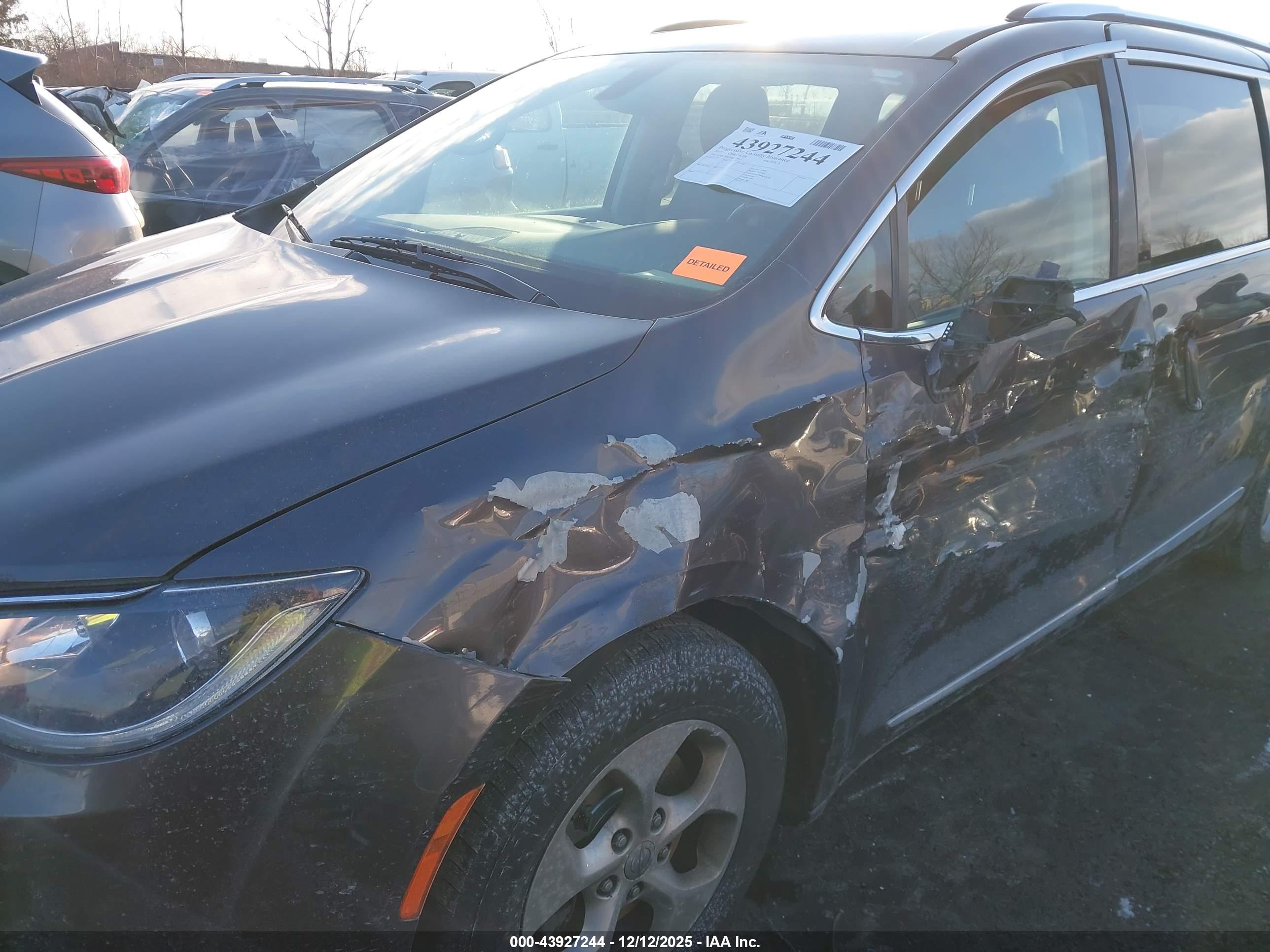 CHRYSLER PACIFICA image 6