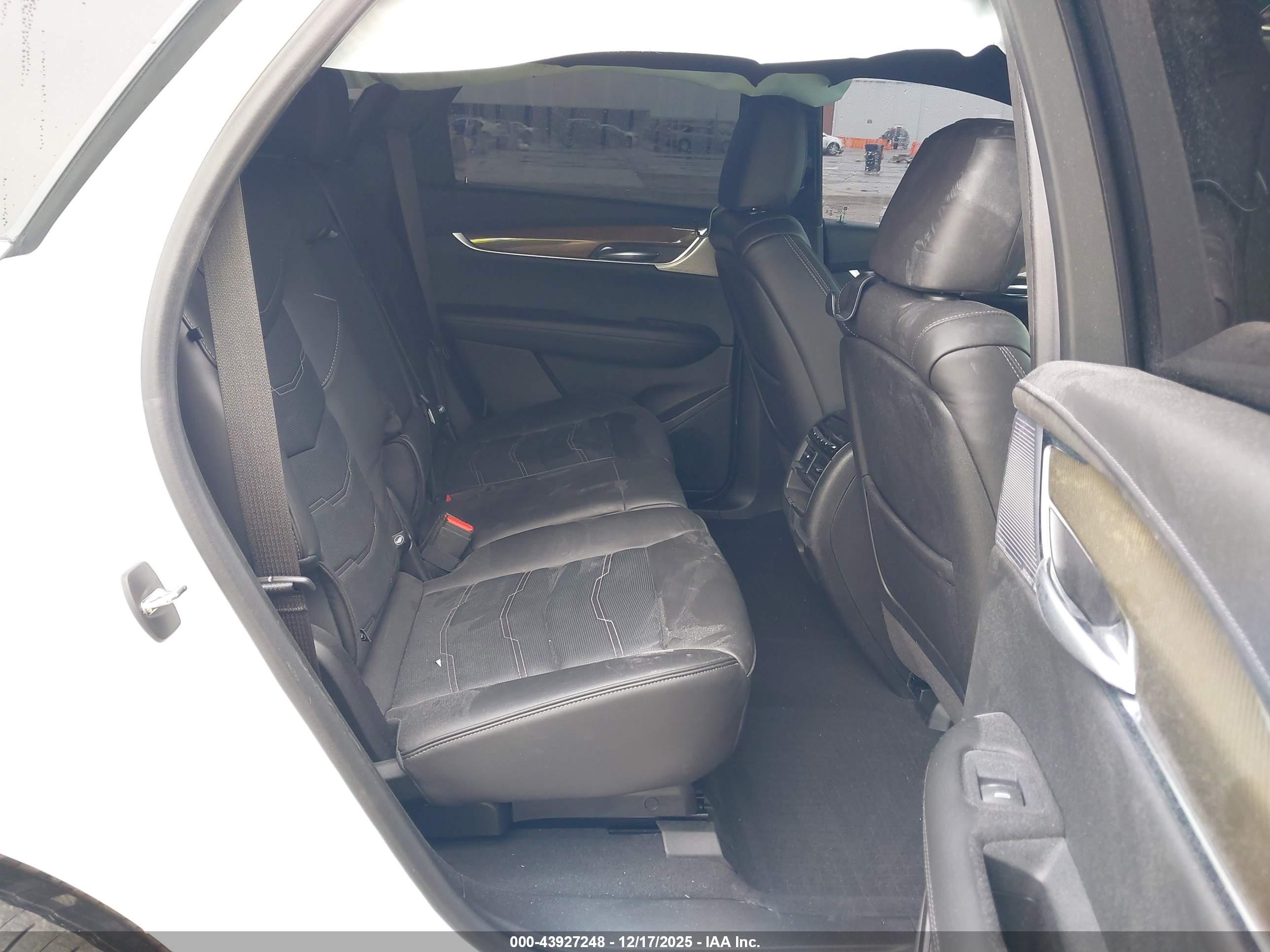CADILLAC XT5 image 8