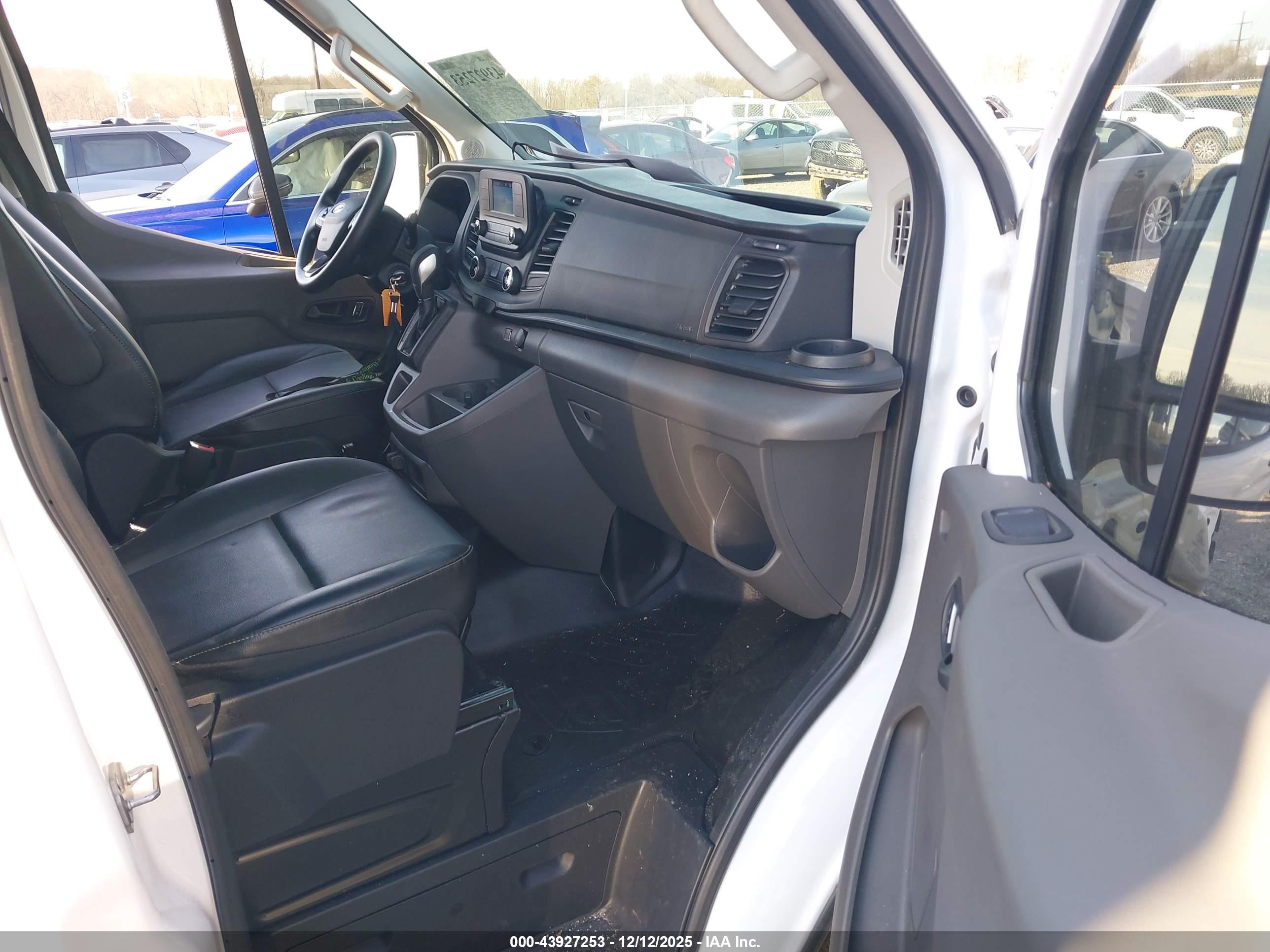 FORD TRANSIT-350 image 5