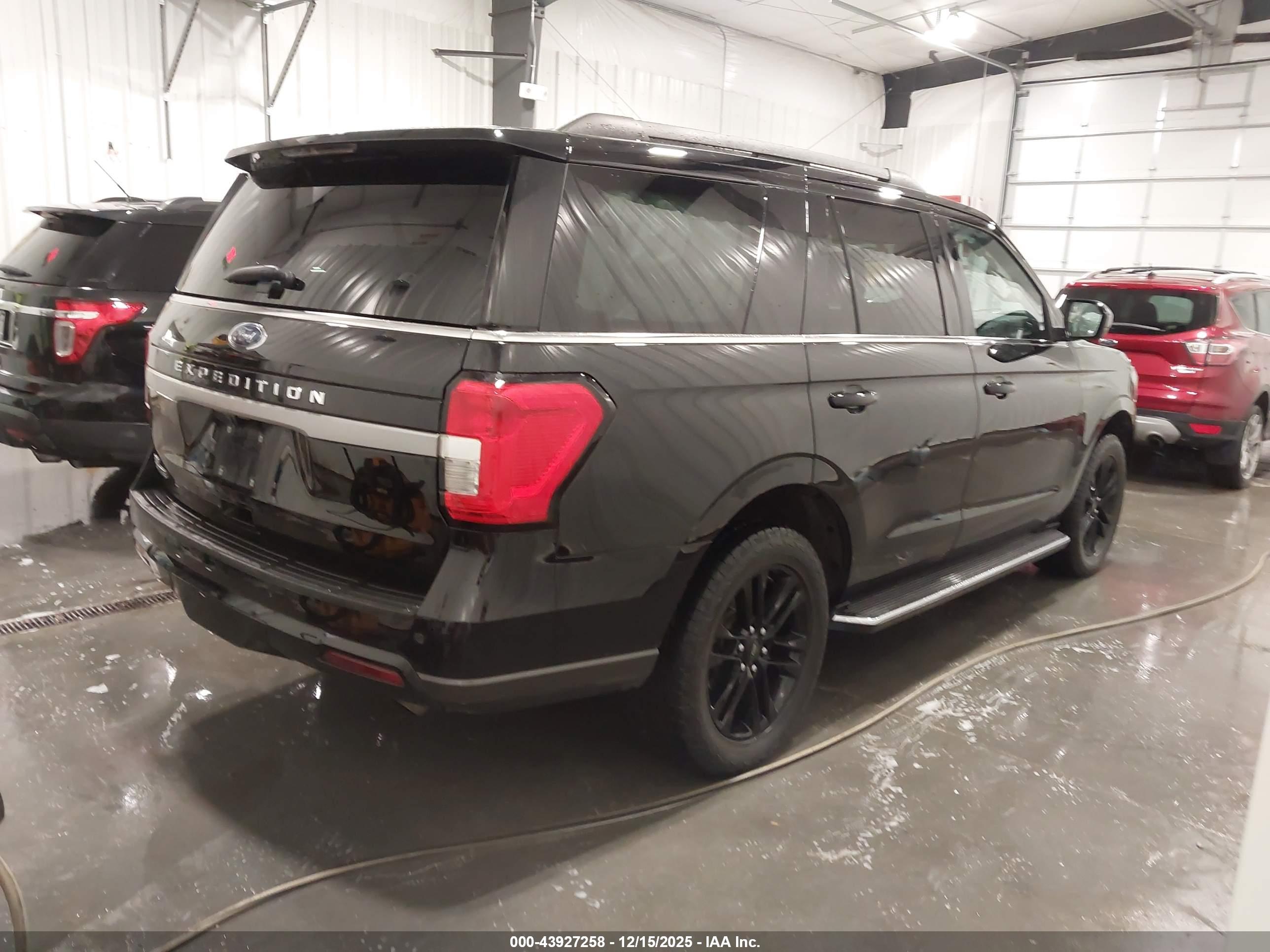 FORD EXPEDITION image 4