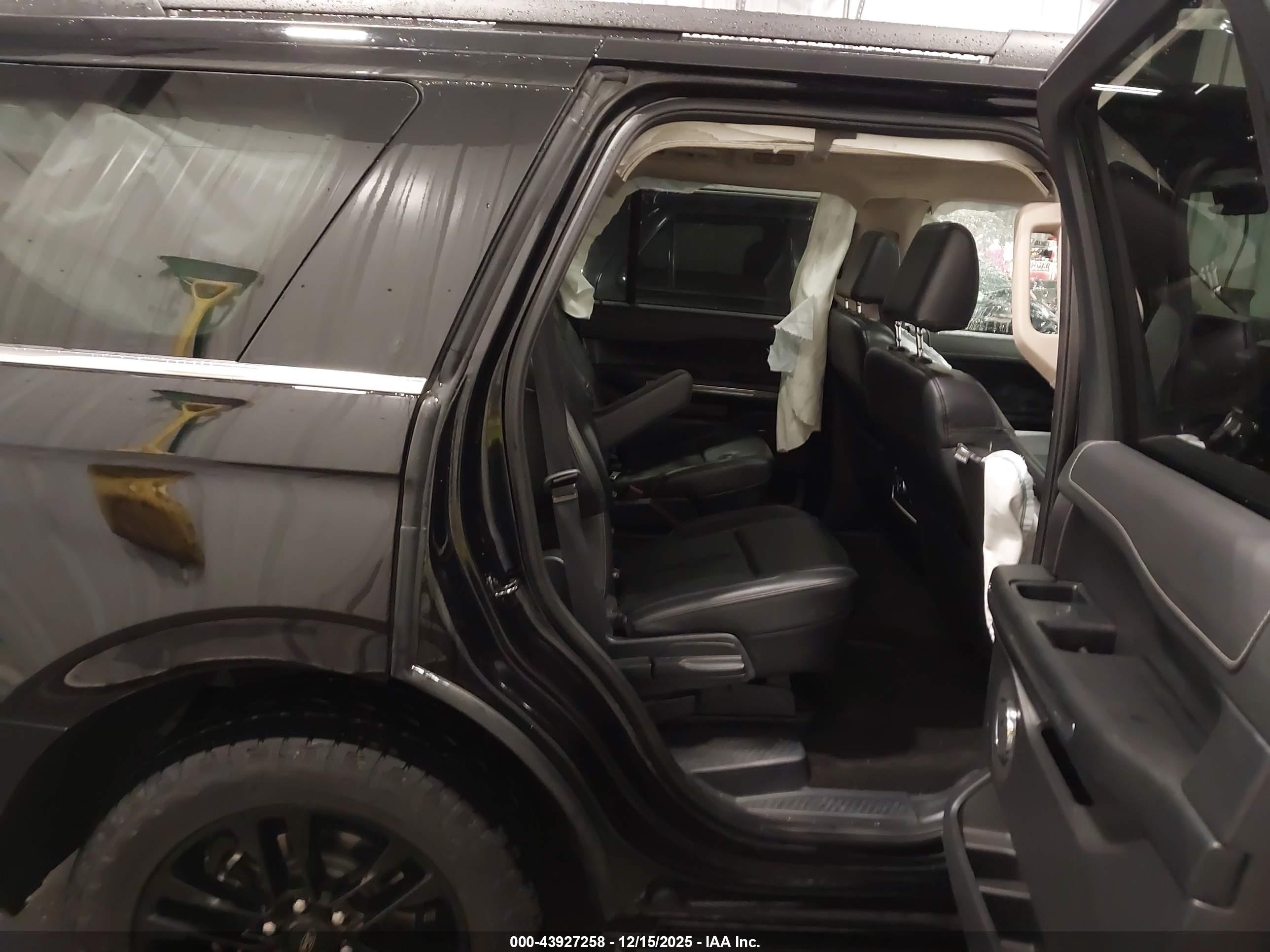 FORD EXPEDITION image 8