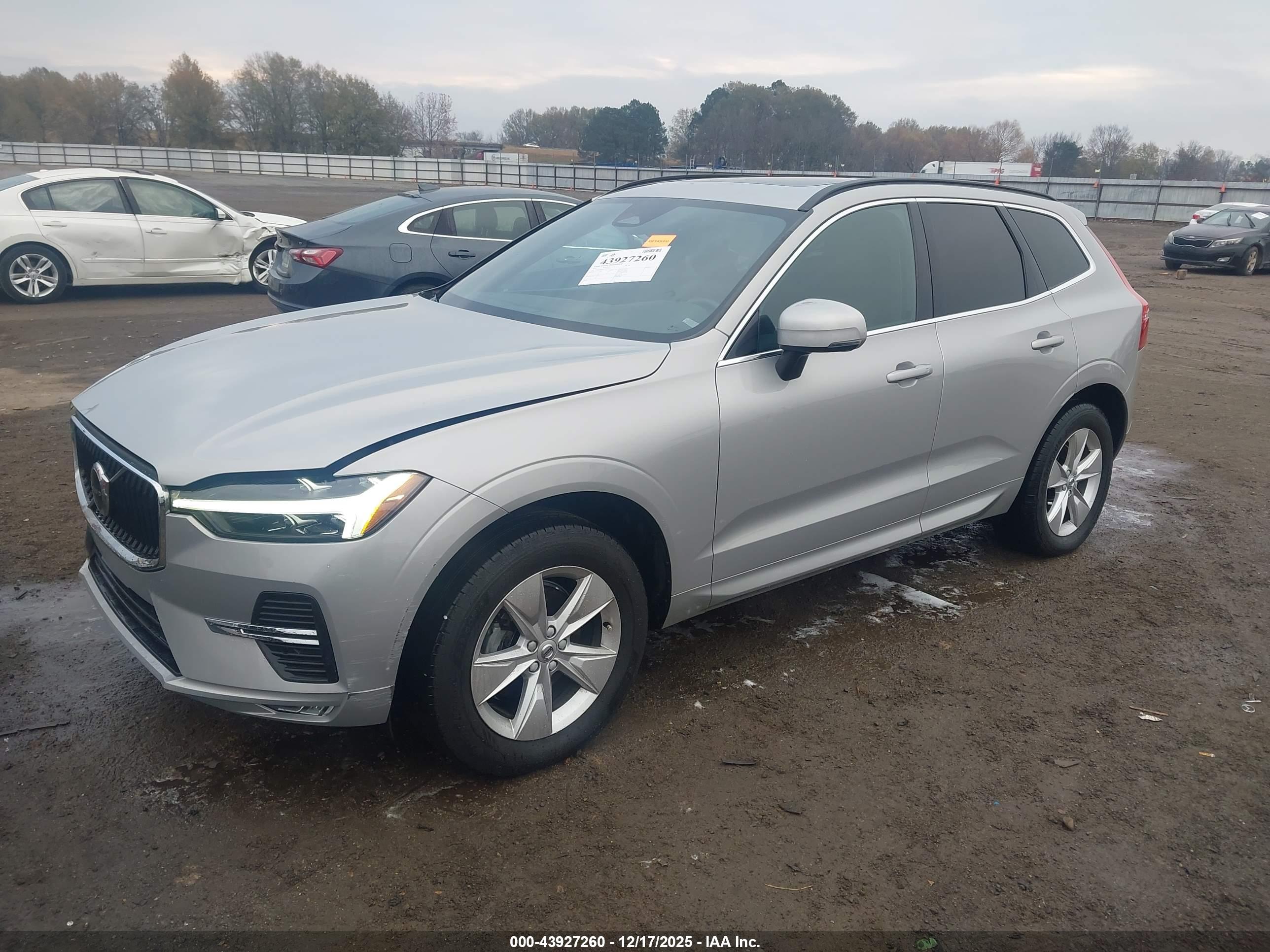VOLVO XC60 image 2