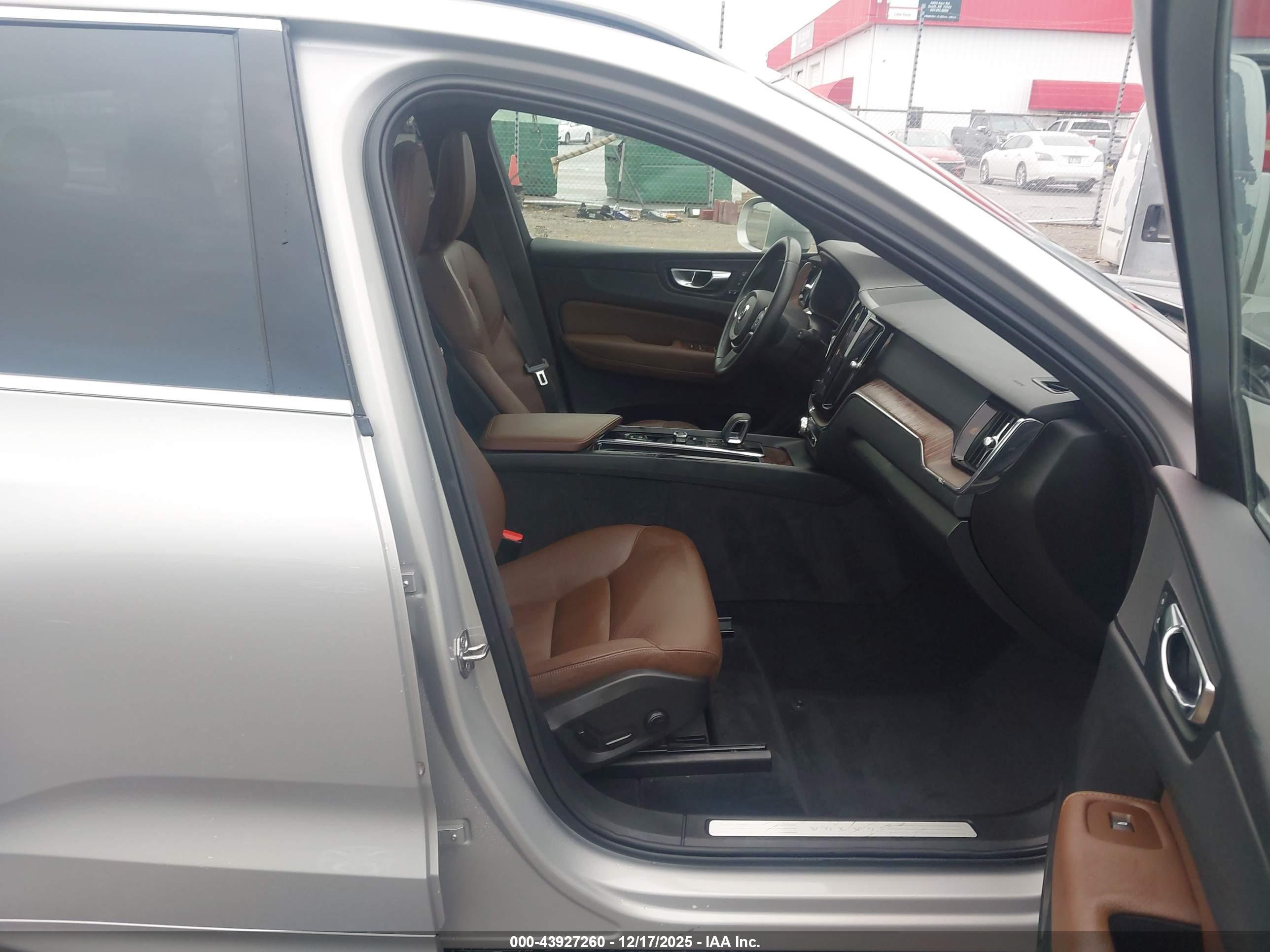 VOLVO XC60 image 5