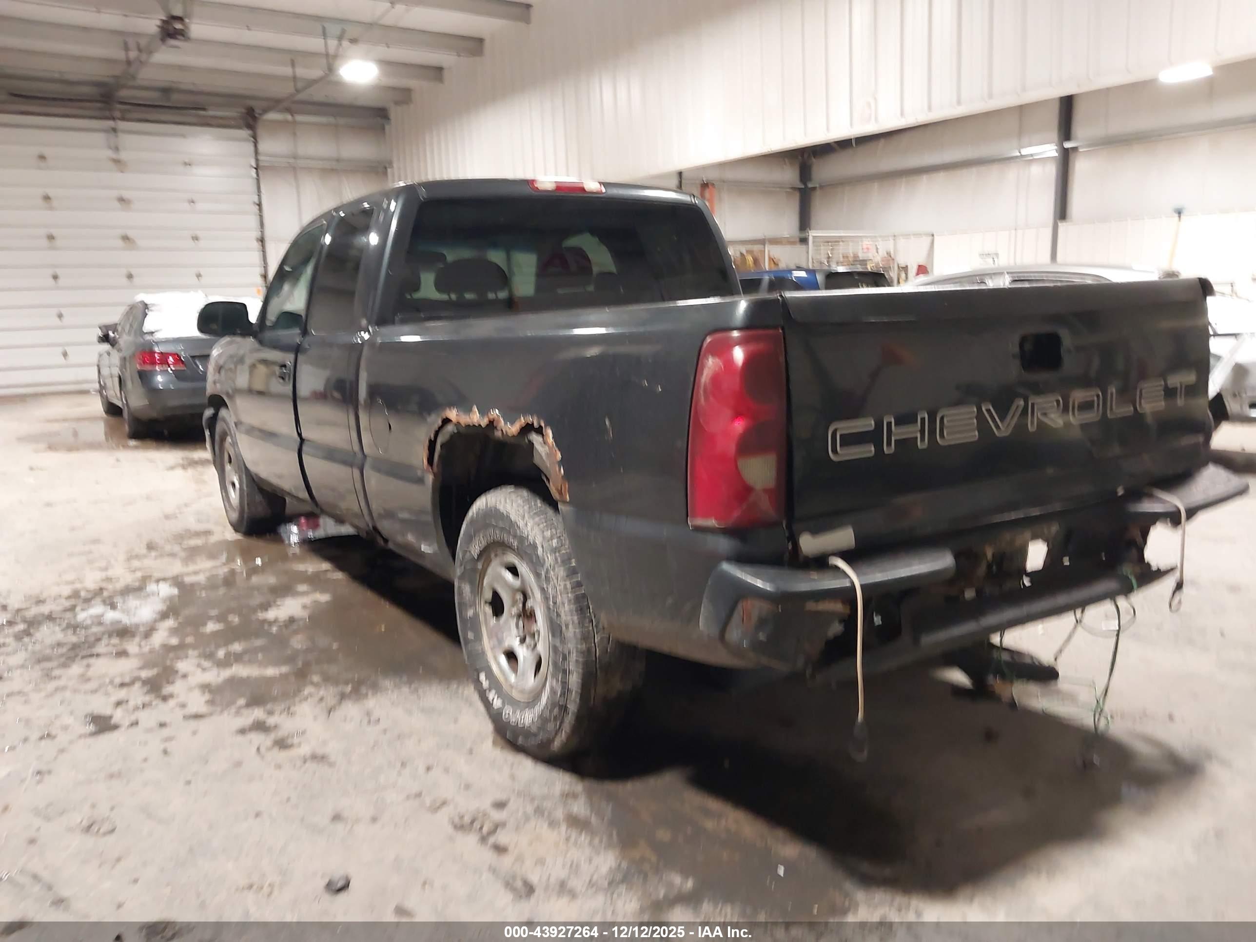 CHEVROLET SILVERADO image 3