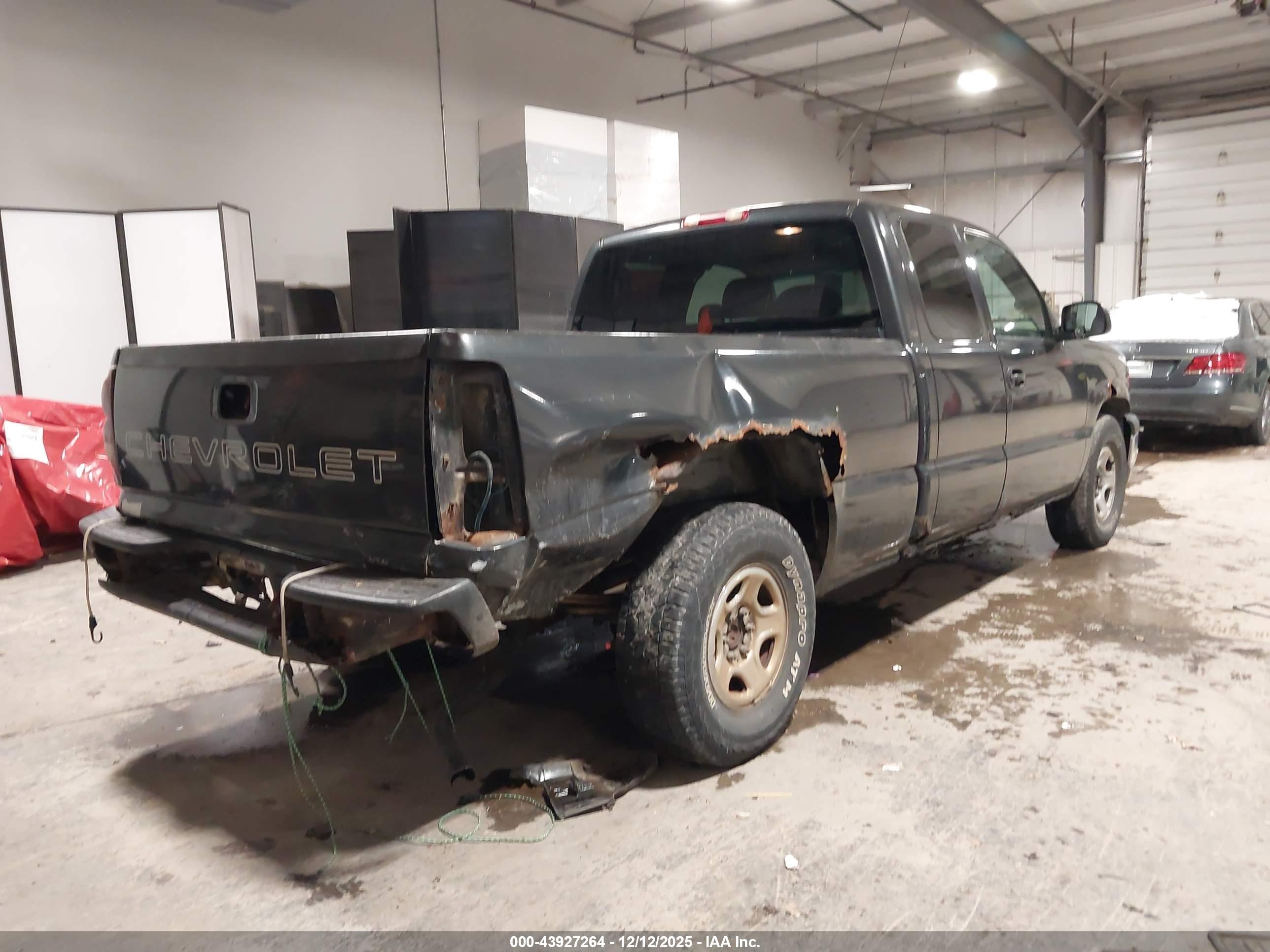 CHEVROLET SILVERADO image 4