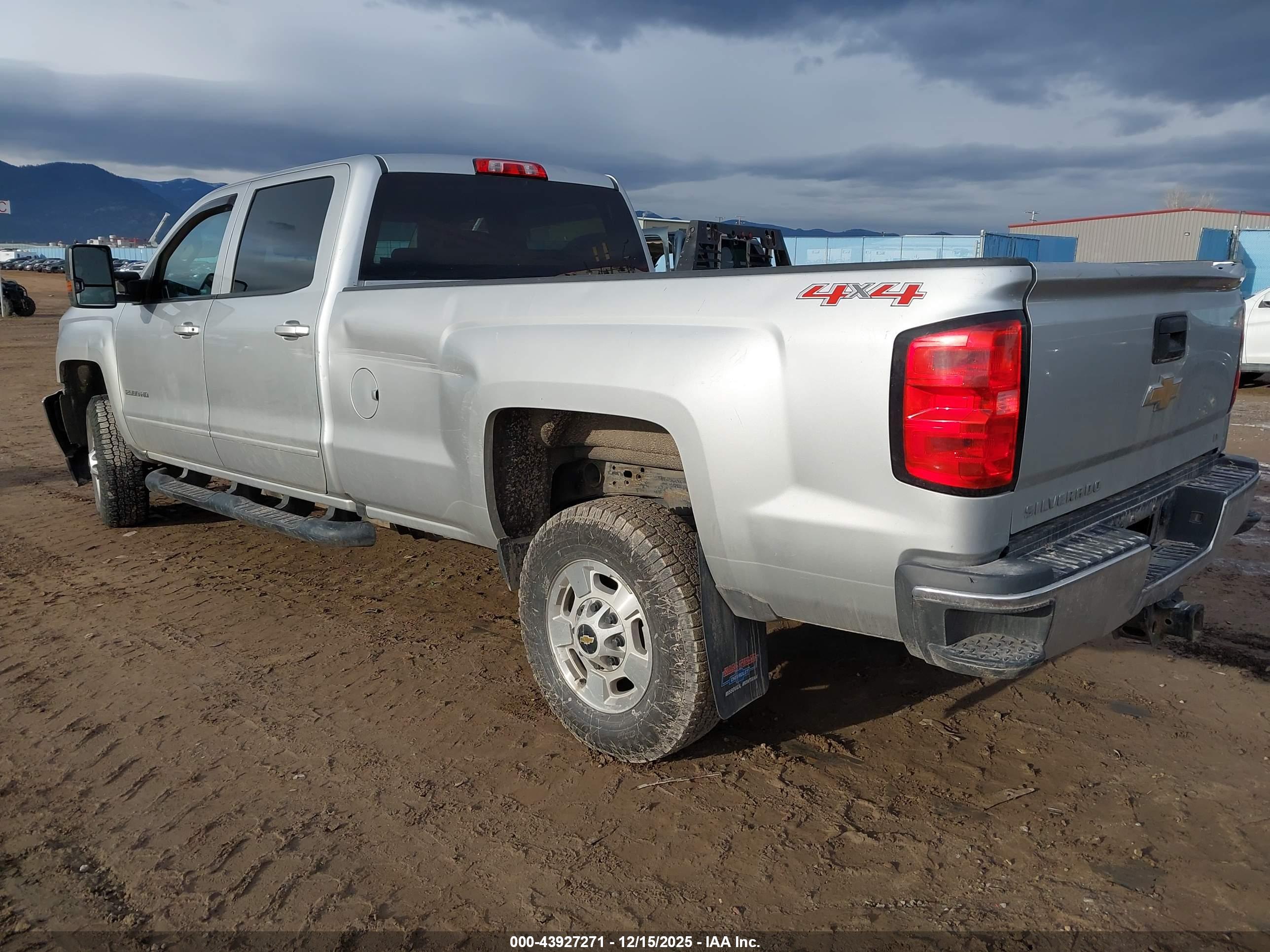 CHEVROLET SILVERADO image 3