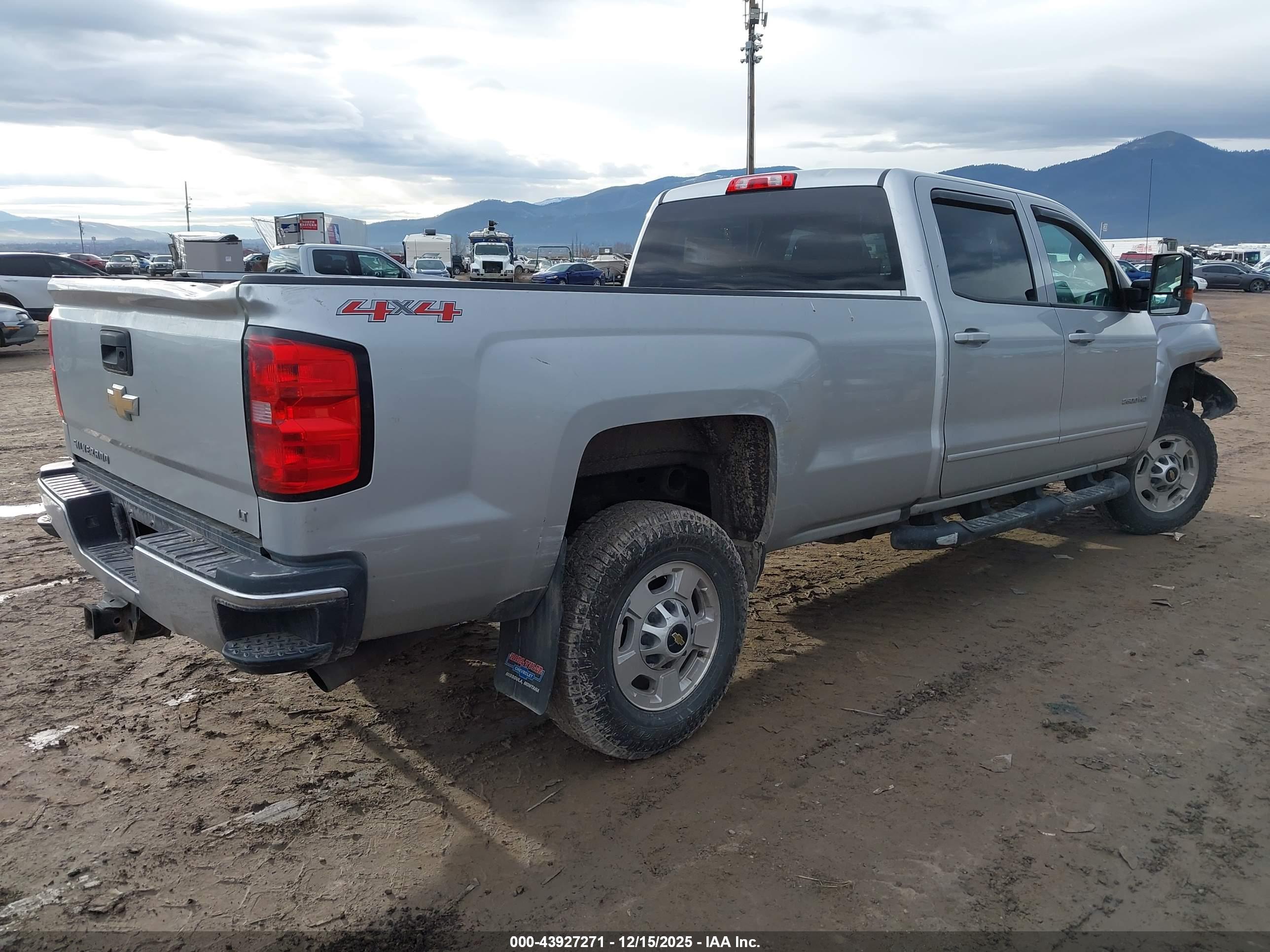 CHEVROLET SILVERADO image 4