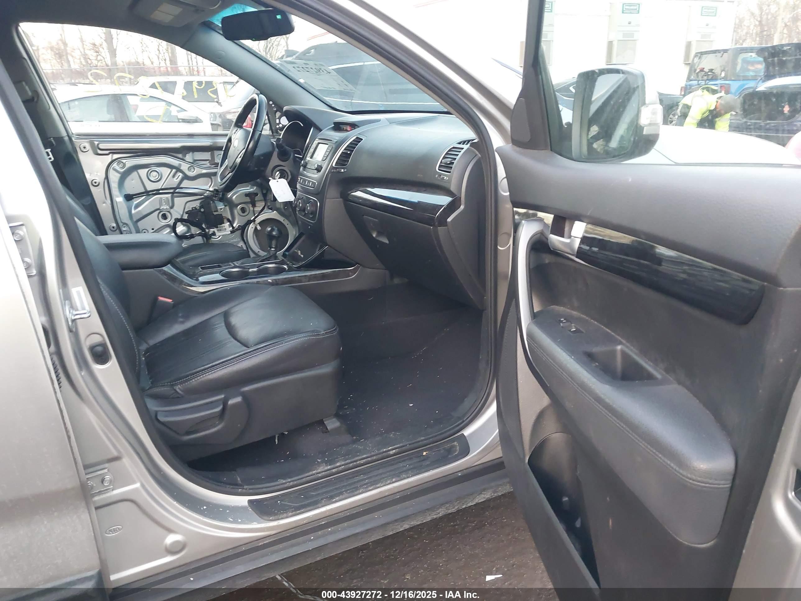 KIA SORENTO image 5