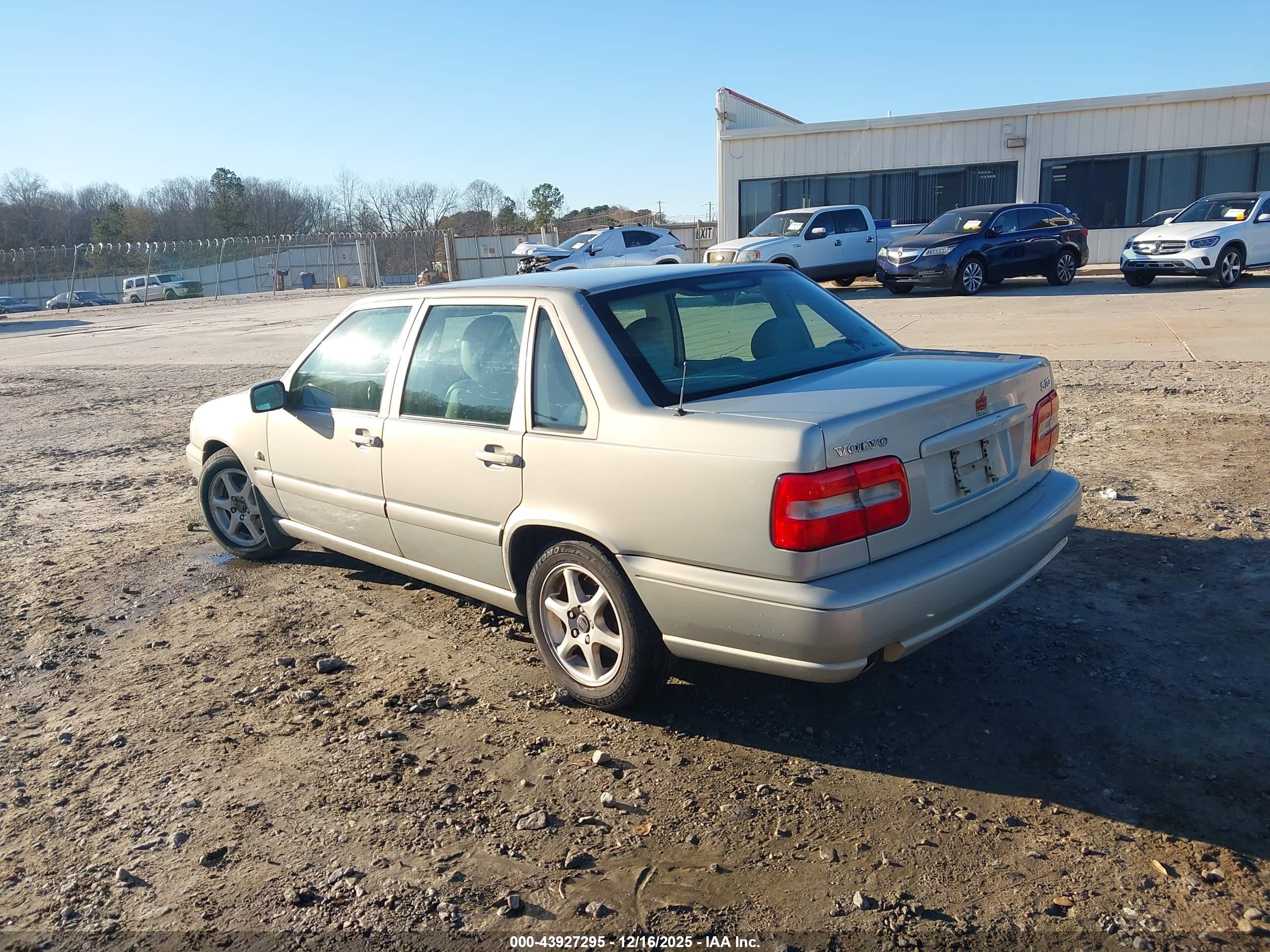 VOLVO S70 image 3