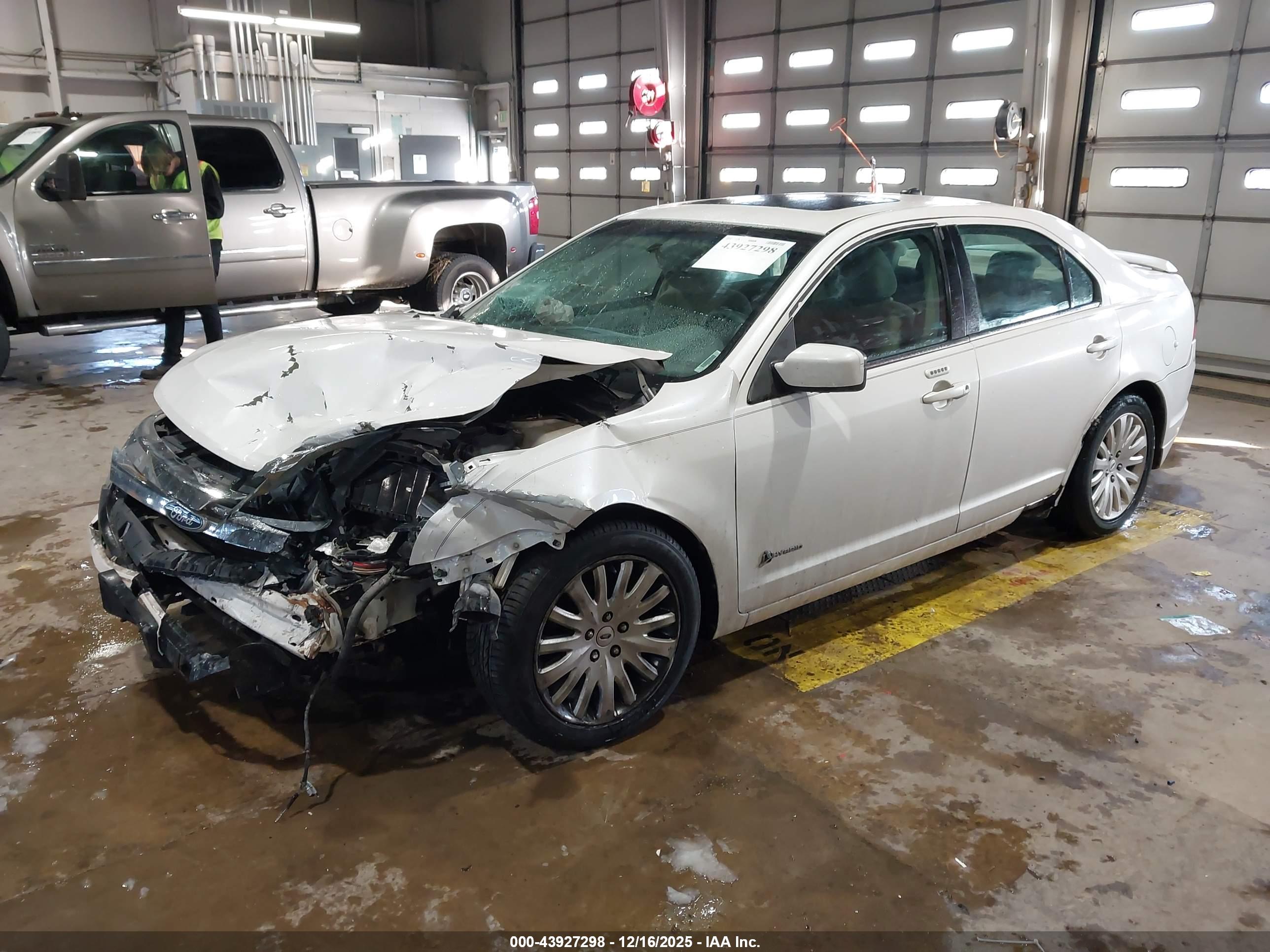FORD FUSION image 2