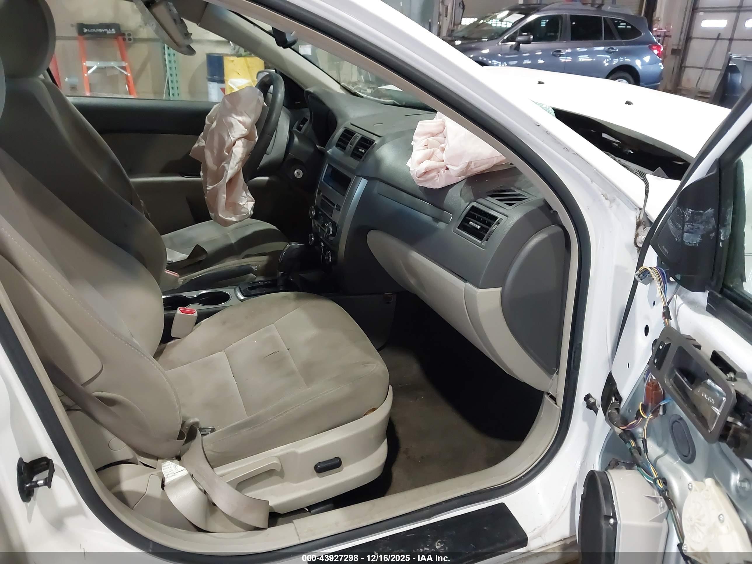 FORD FUSION image 5