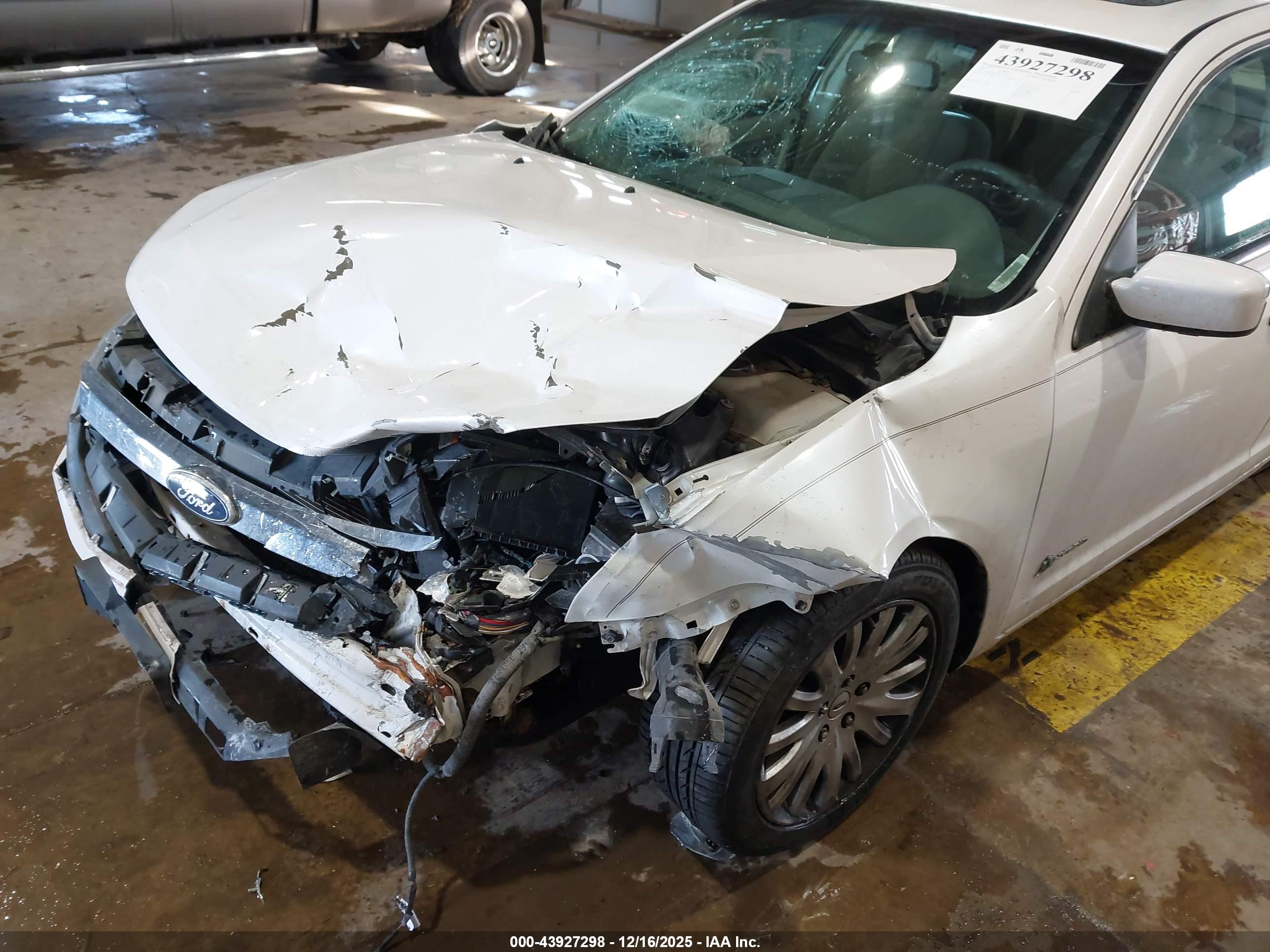 FORD FUSION image 6