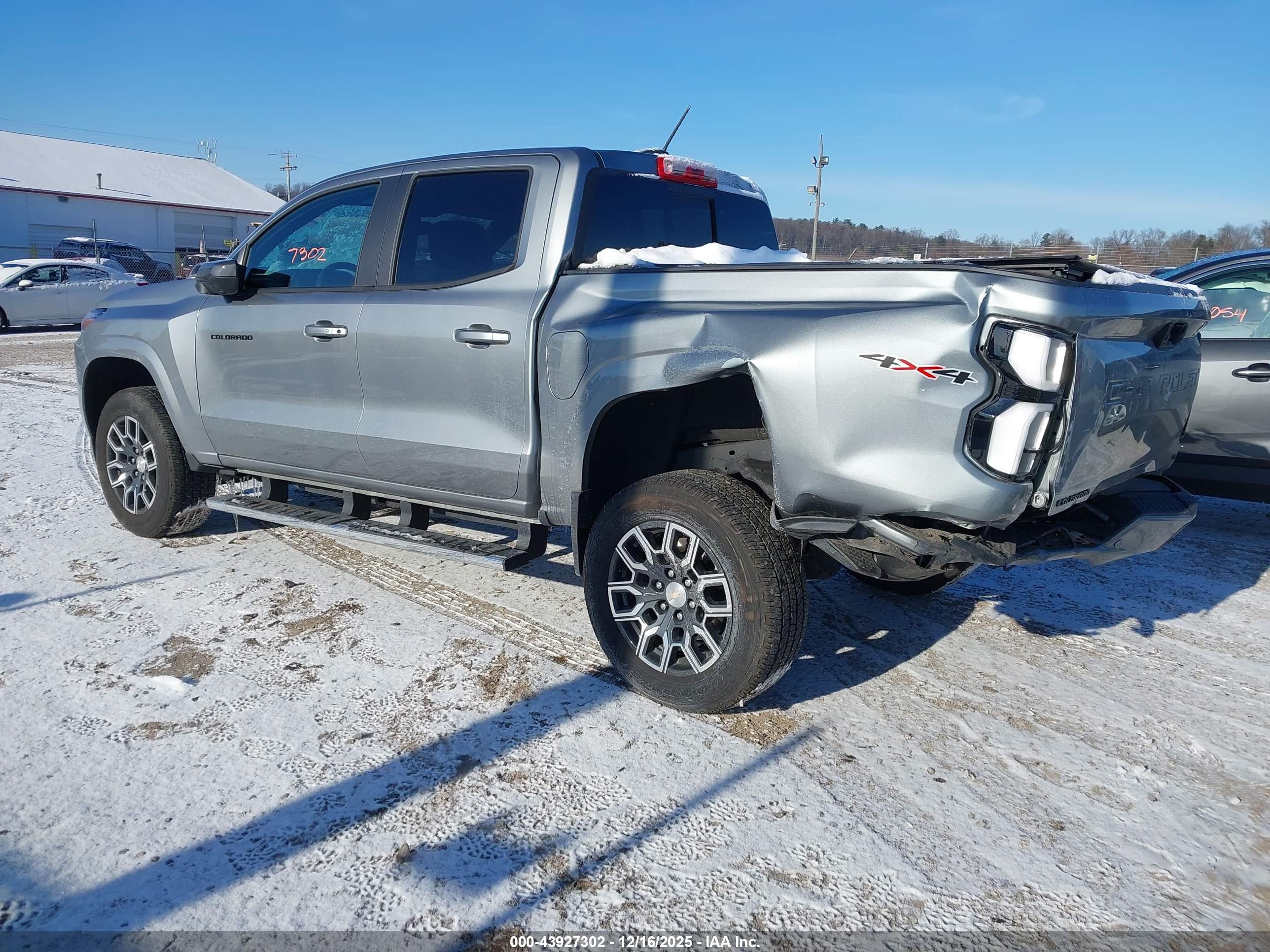 CHEVROLET COLORADO image 3