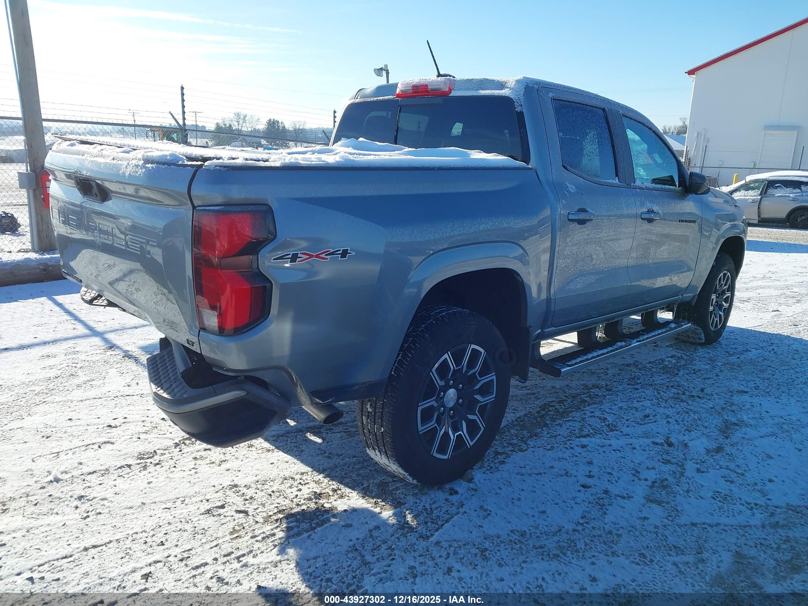 CHEVROLET COLORADO image 4