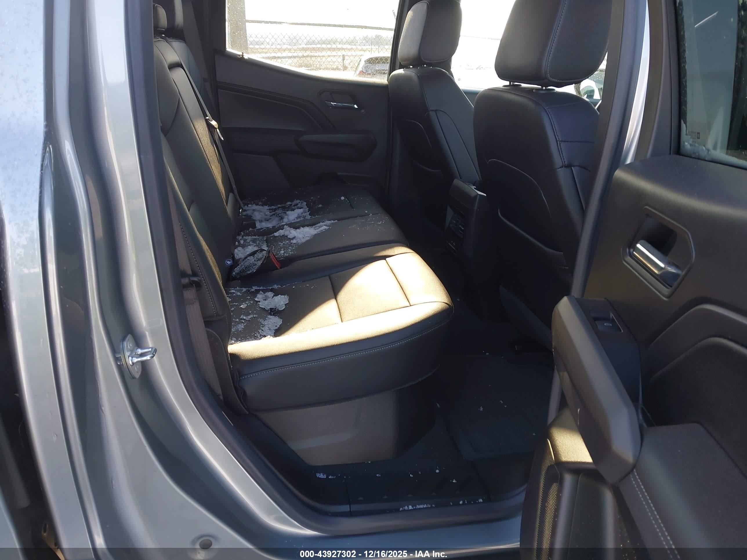 CHEVROLET COLORADO image 8