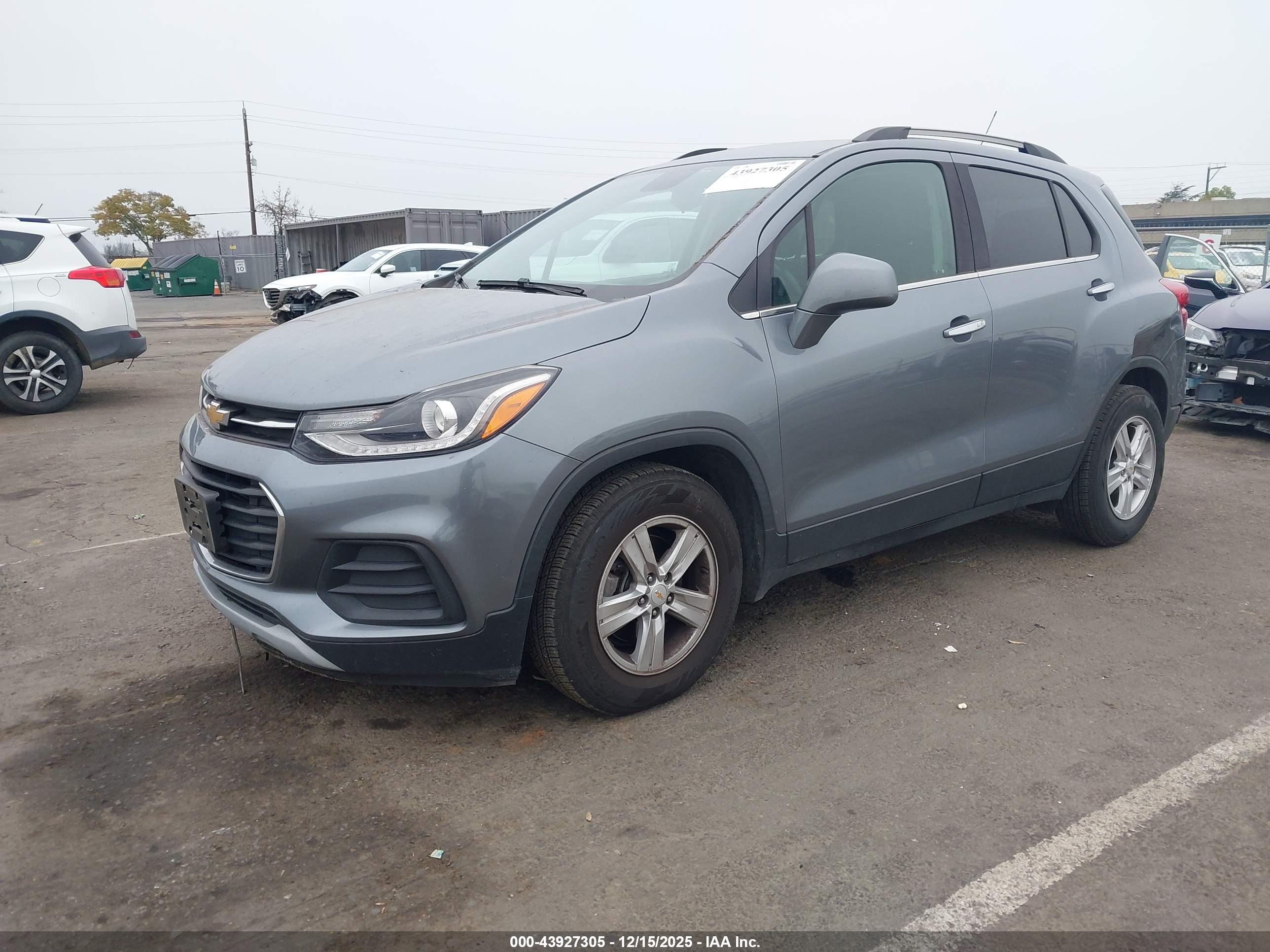 CHEVROLET TRAX image 2