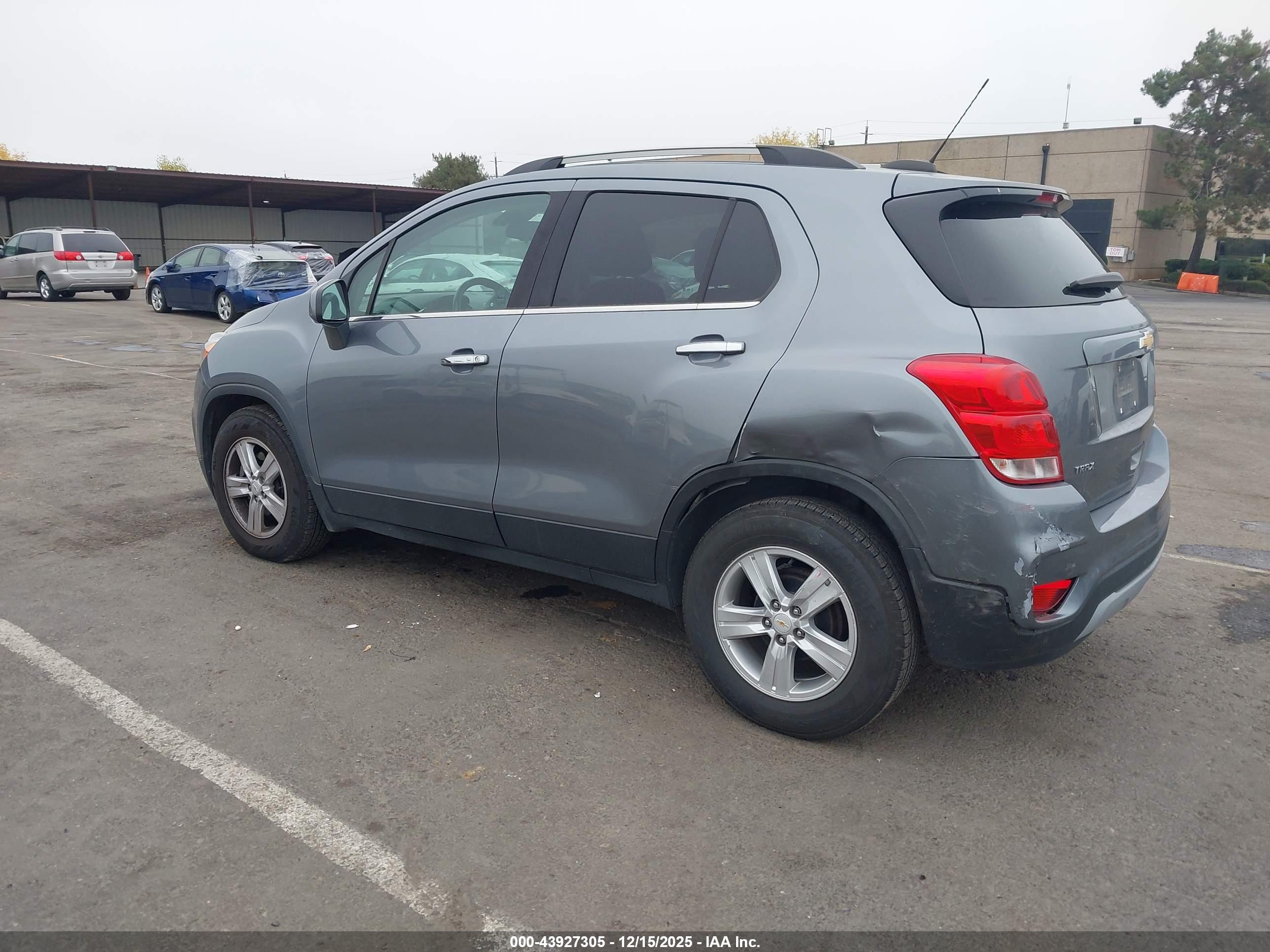 CHEVROLET TRAX image 3