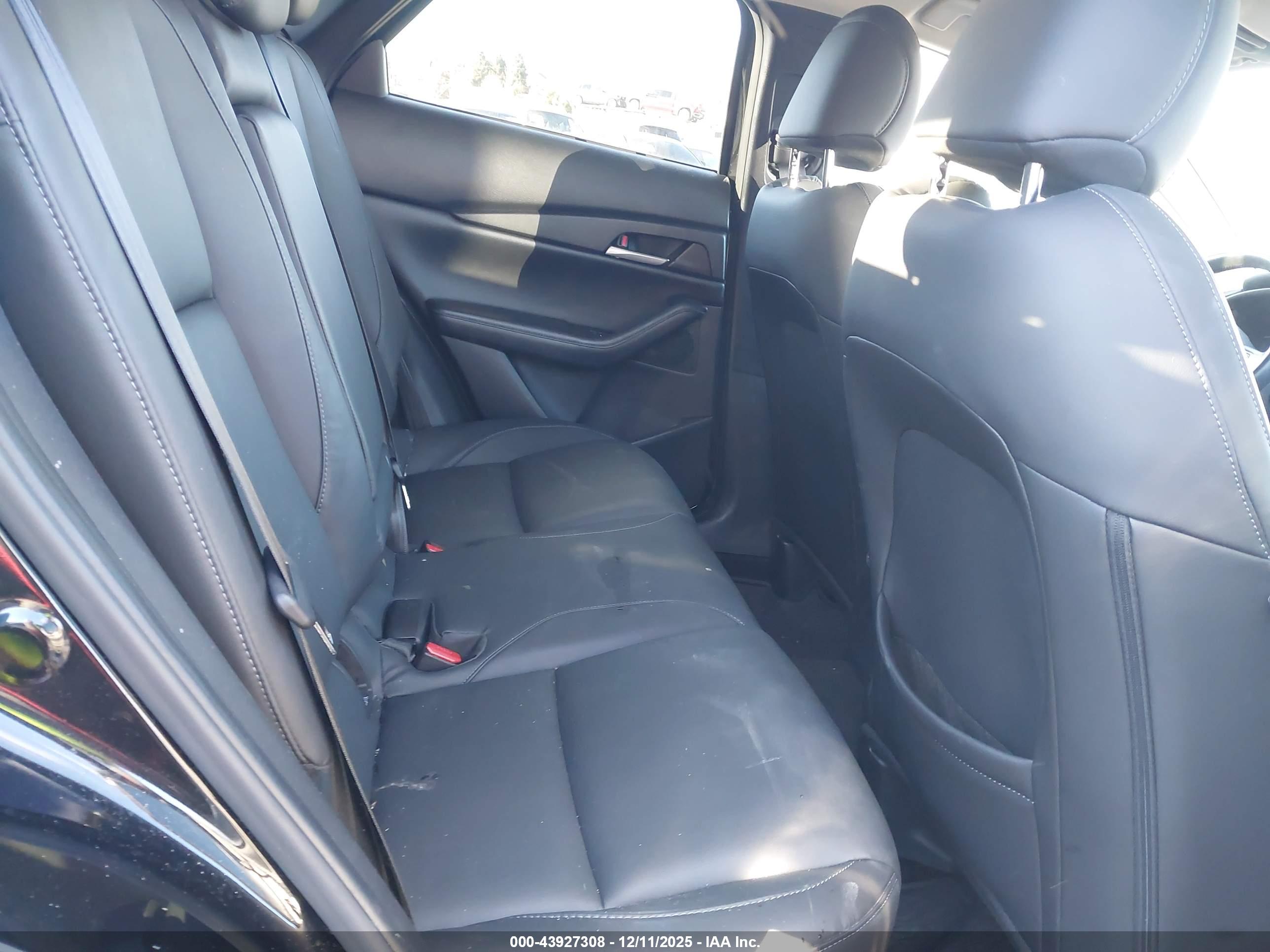 MAZDA CX-30 image 8