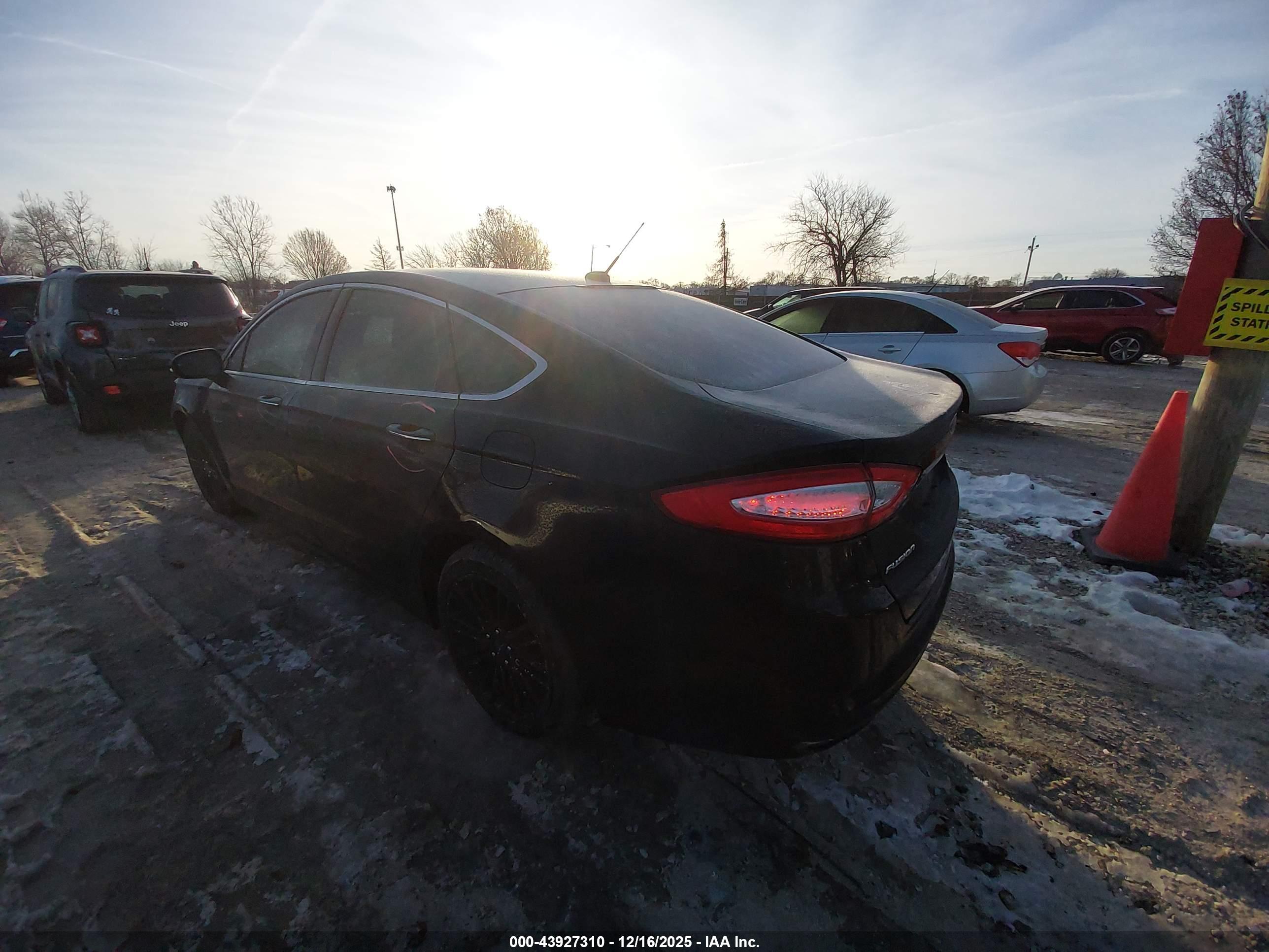 FORD FUSION image 3