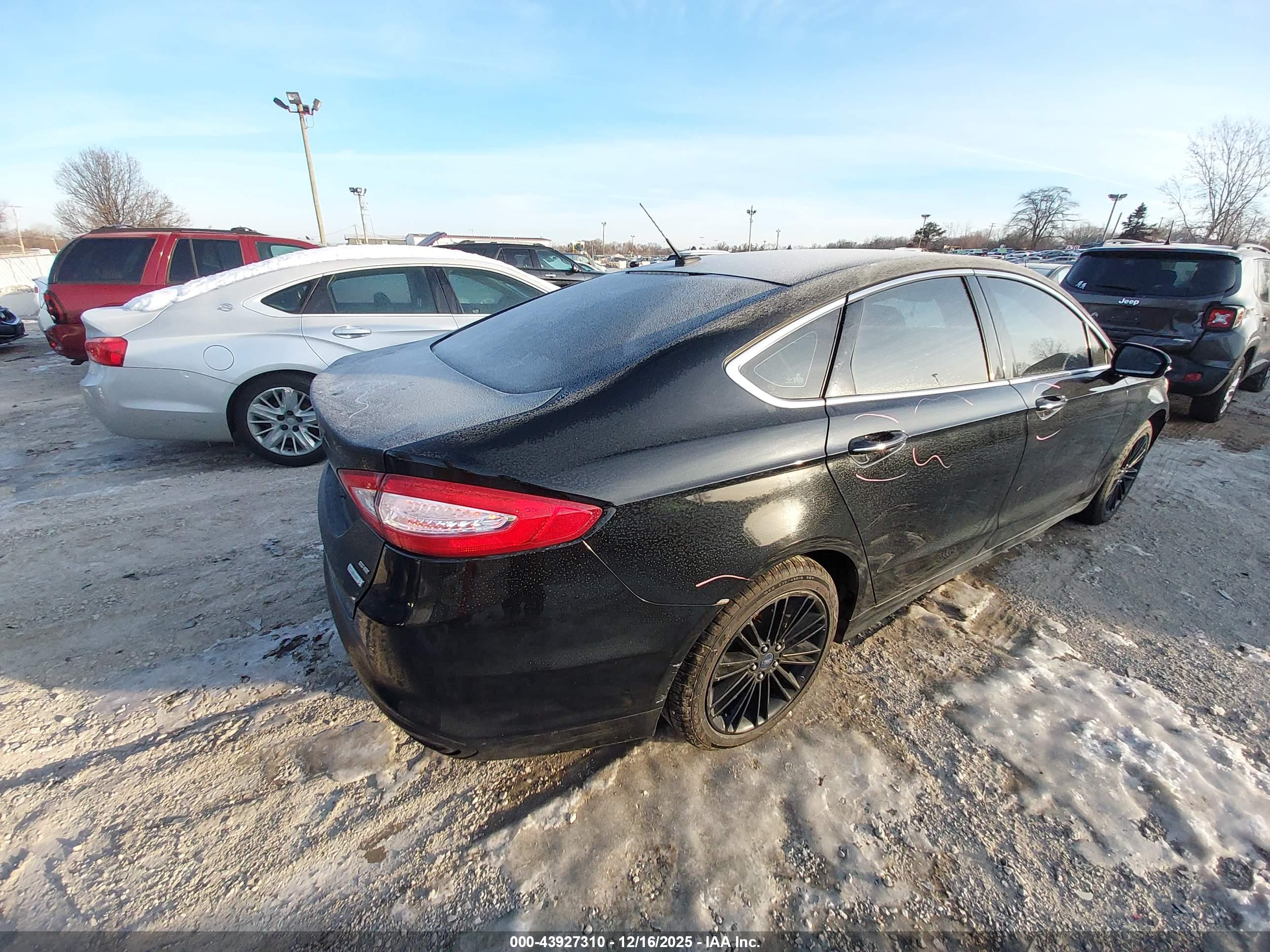 FORD FUSION image 4