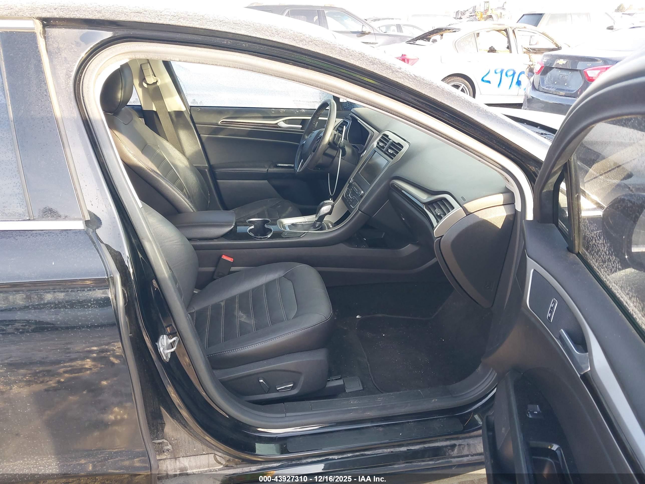 FORD FUSION image 5