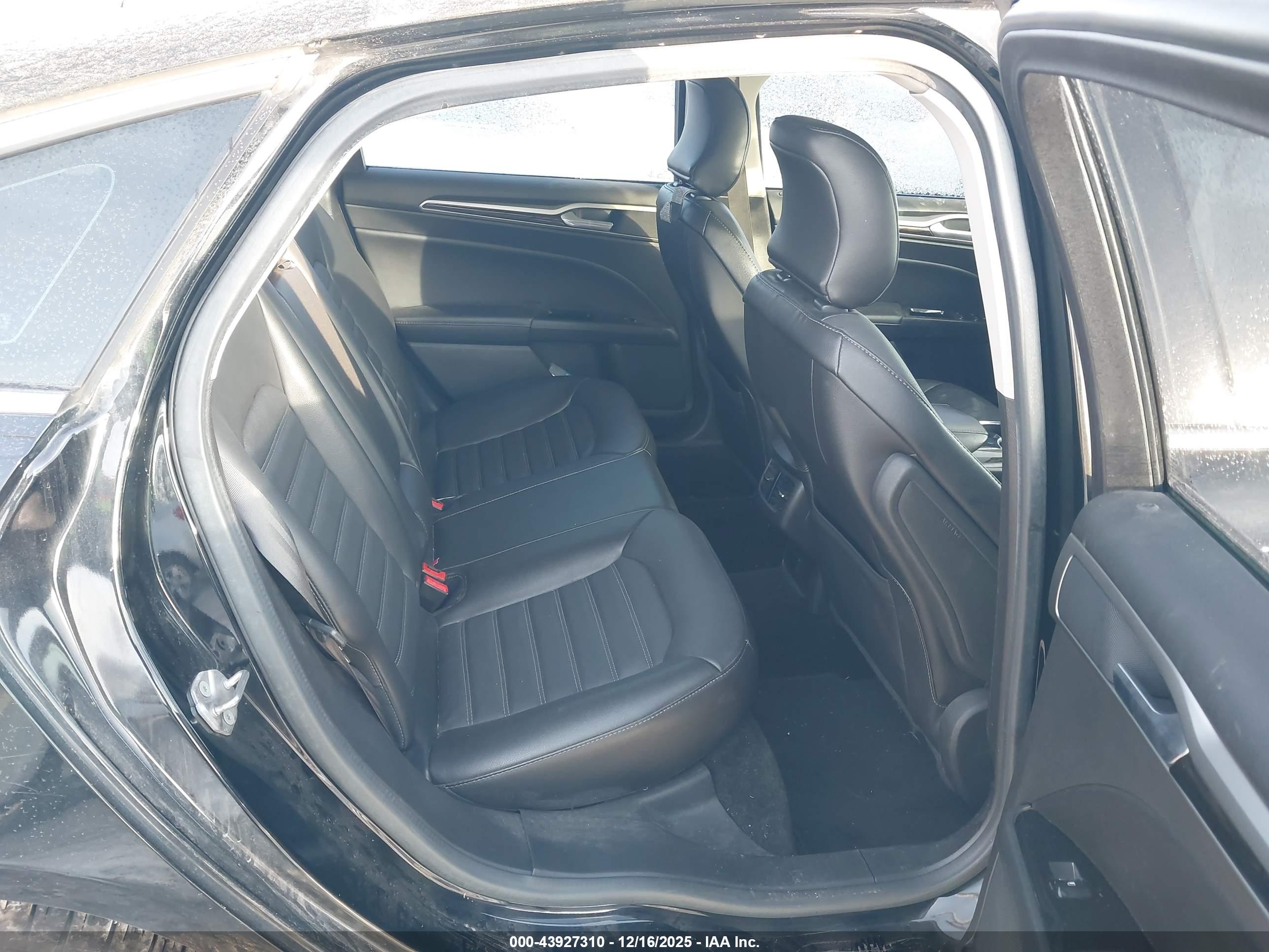FORD FUSION image 8