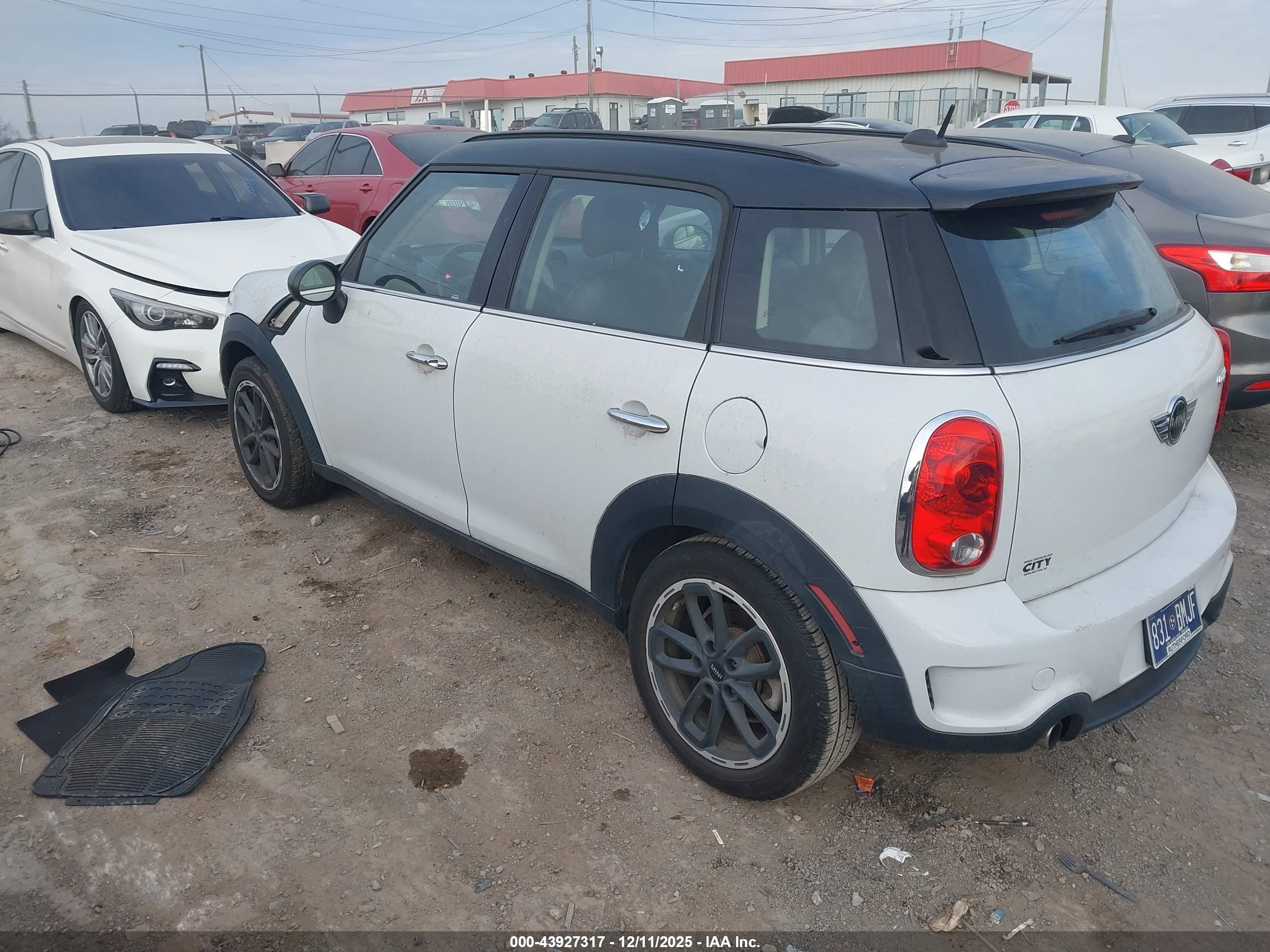 MINI COUNTRYMAN image 3