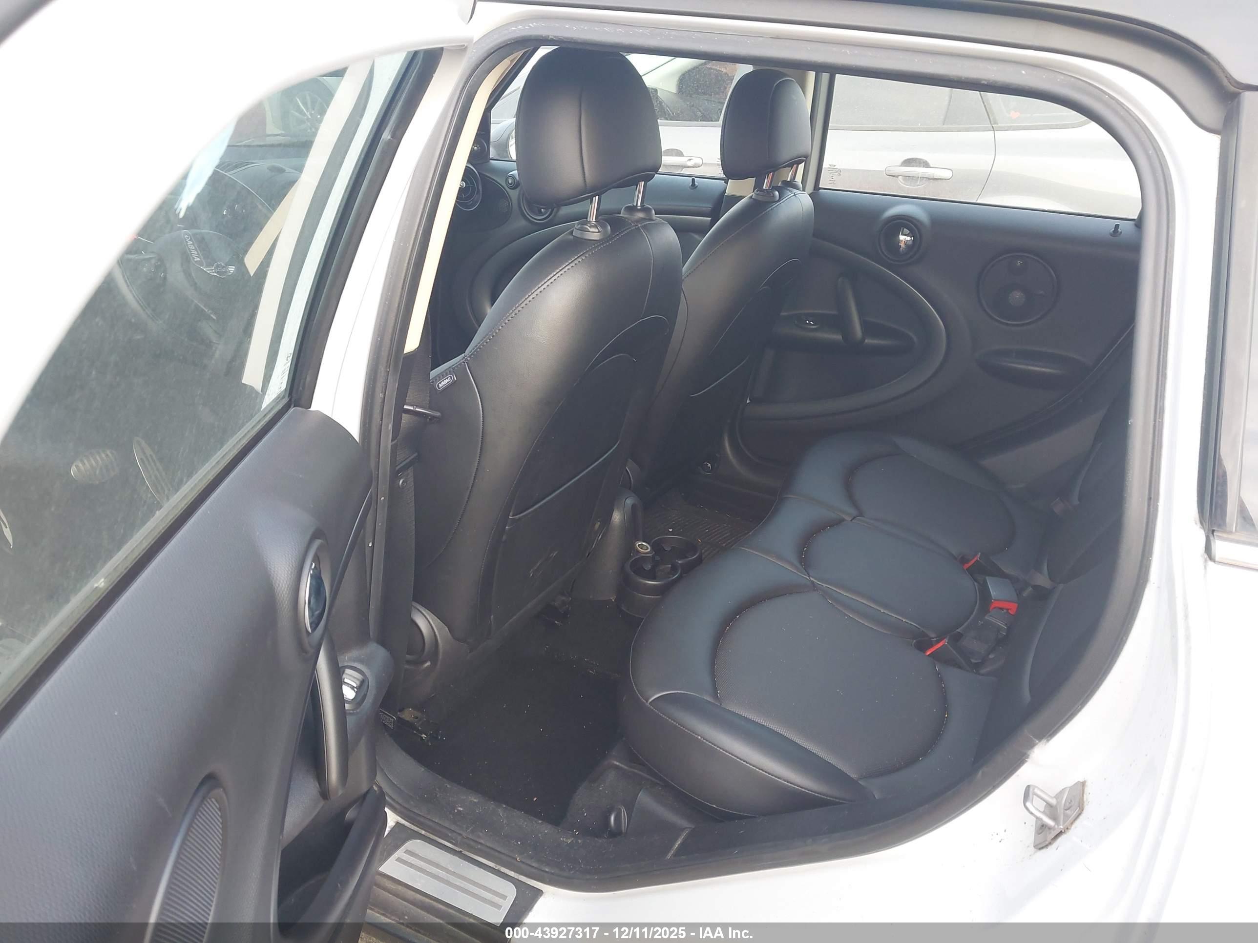 MINI COUNTRYMAN image 8