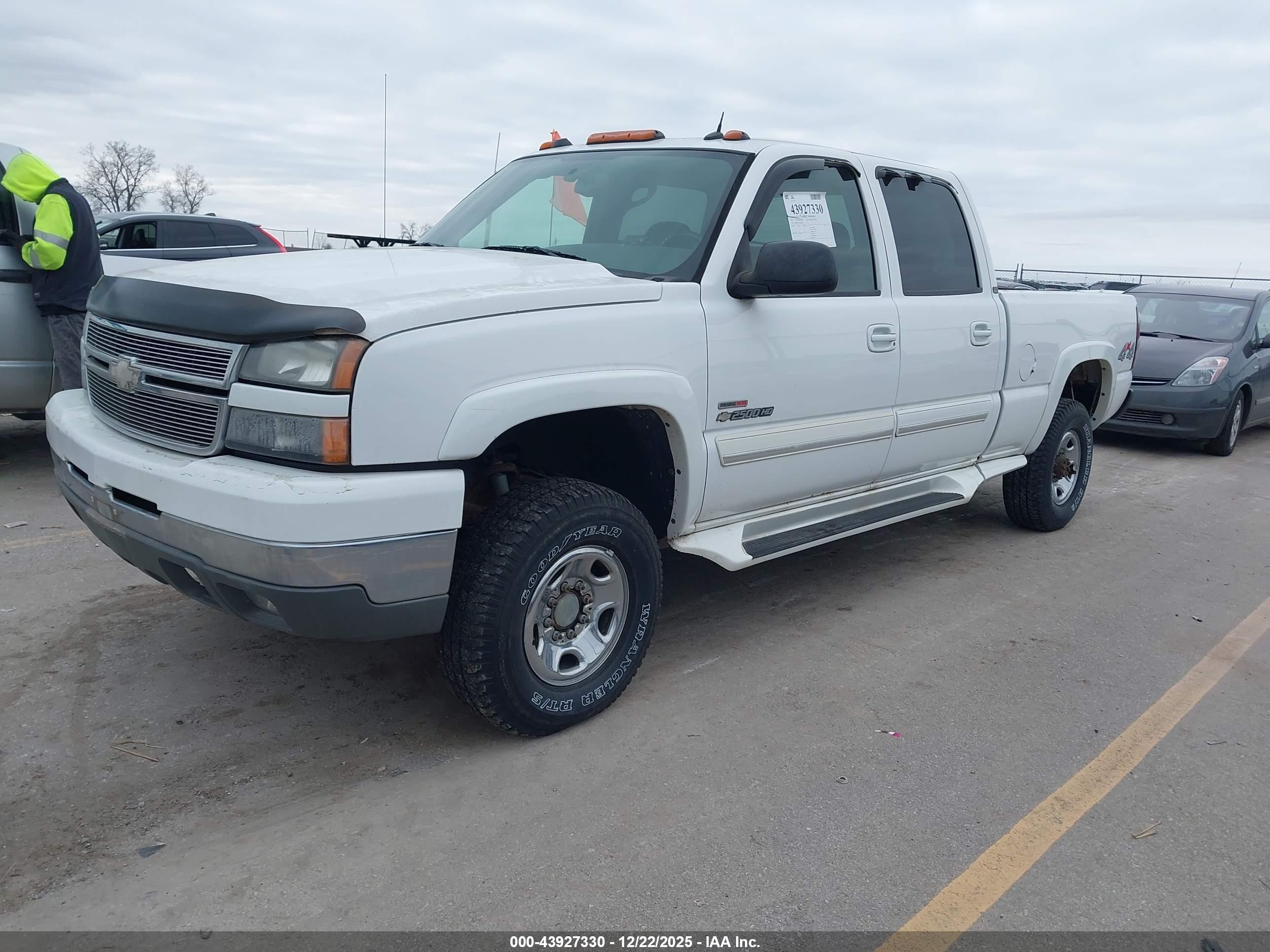 CHEVROLET SILVERADO image 2