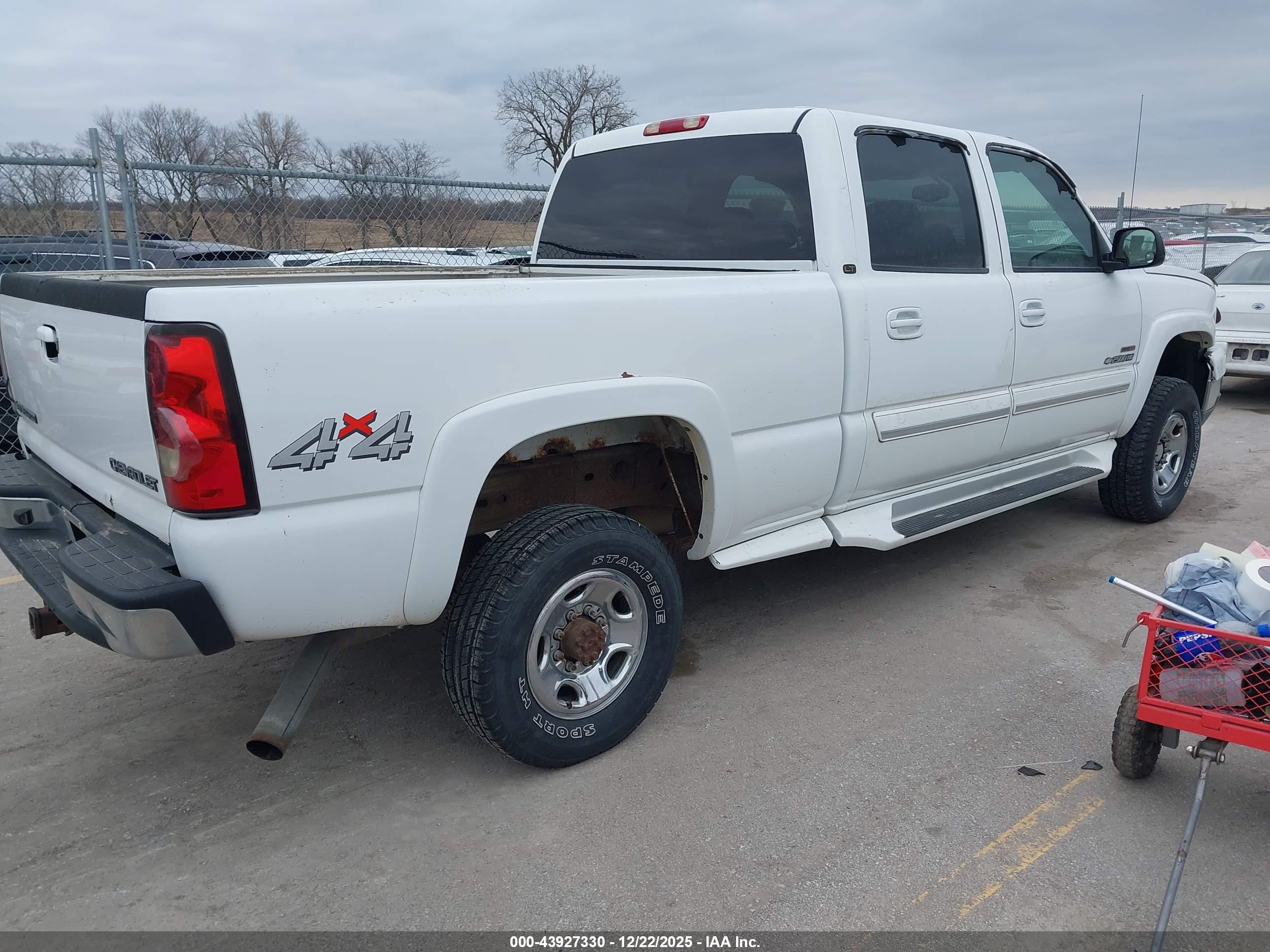 CHEVROLET SILVERADO image 4