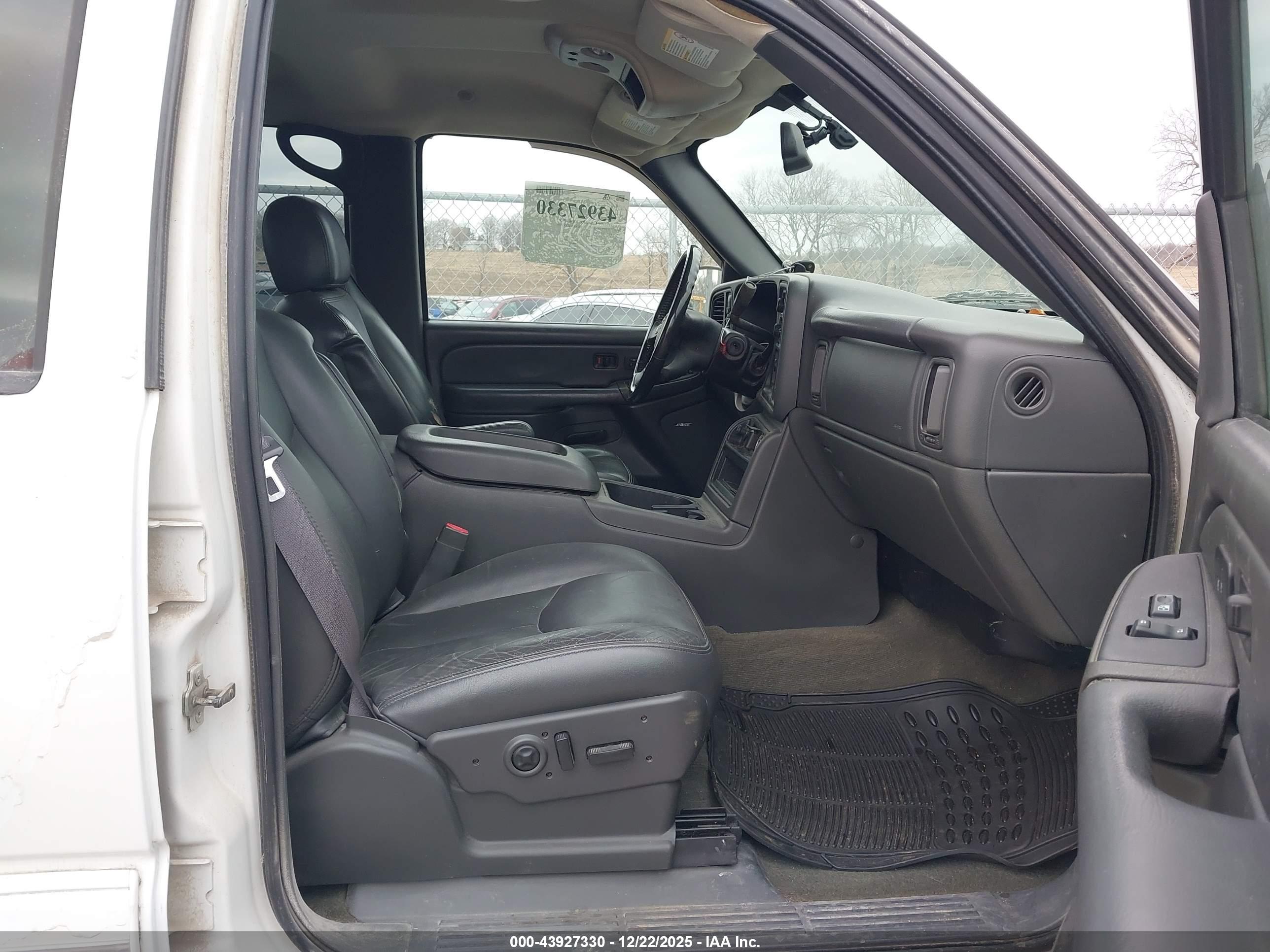CHEVROLET SILVERADO image 5