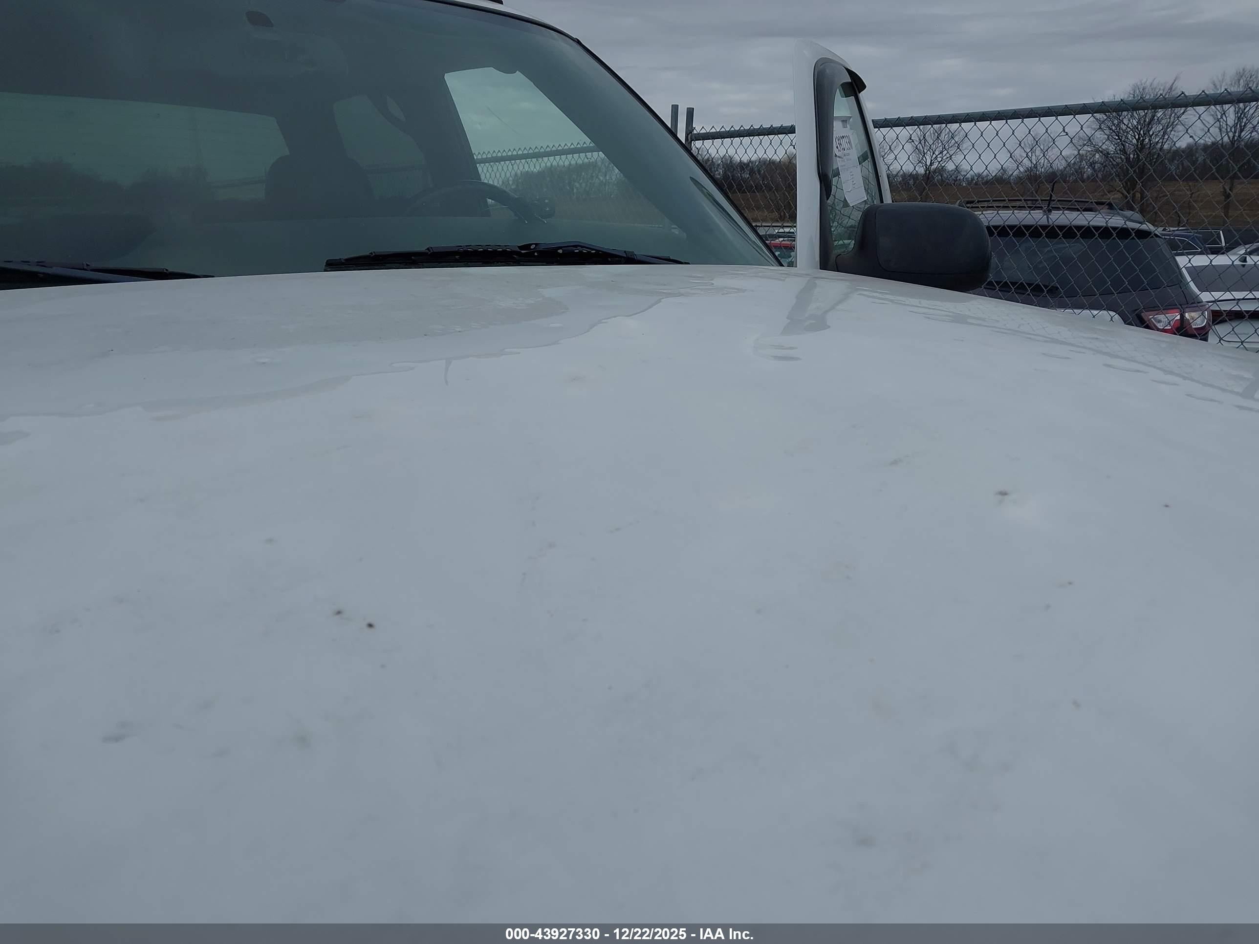 CHEVROLET SILVERADO image 6