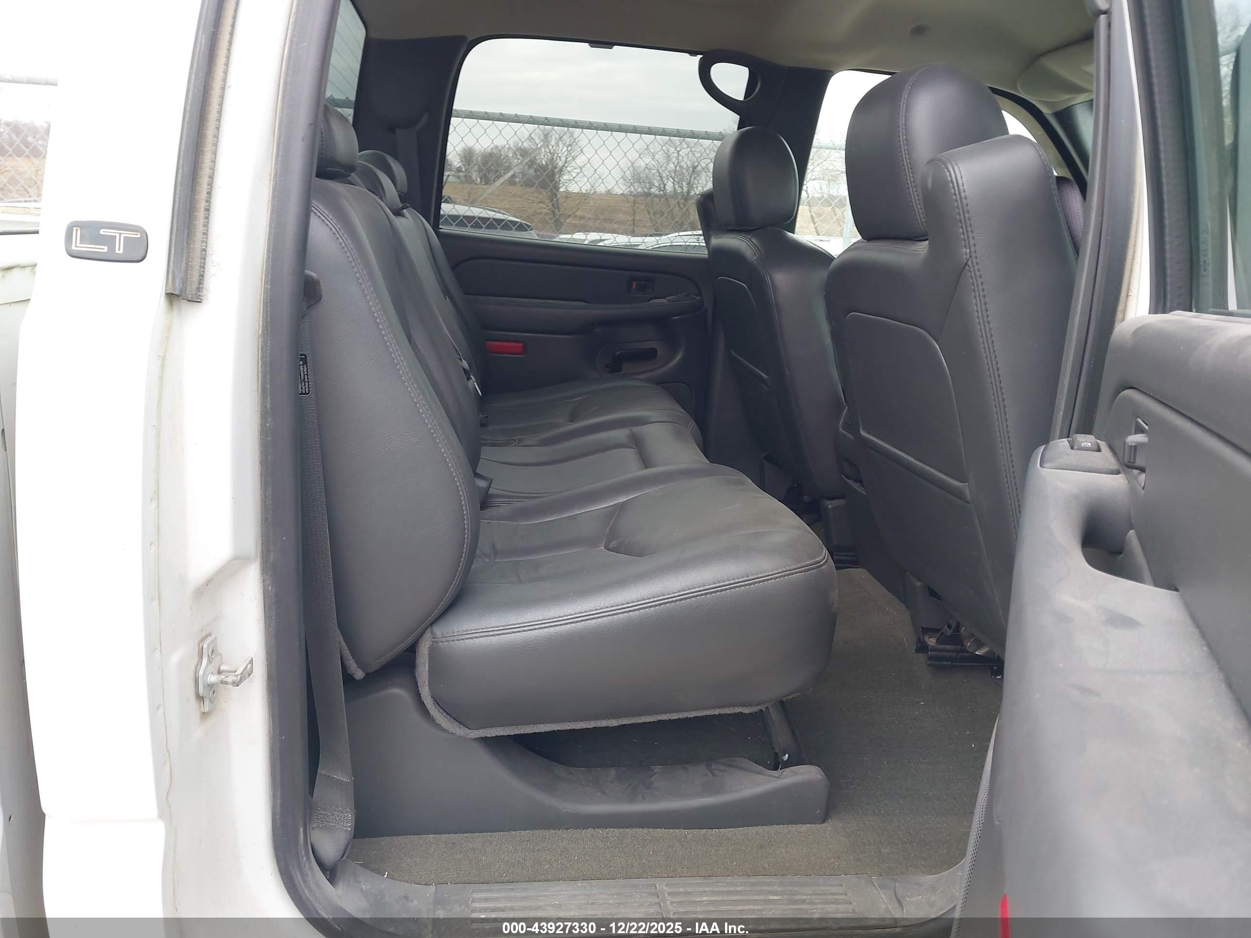 CHEVROLET SILVERADO image 8