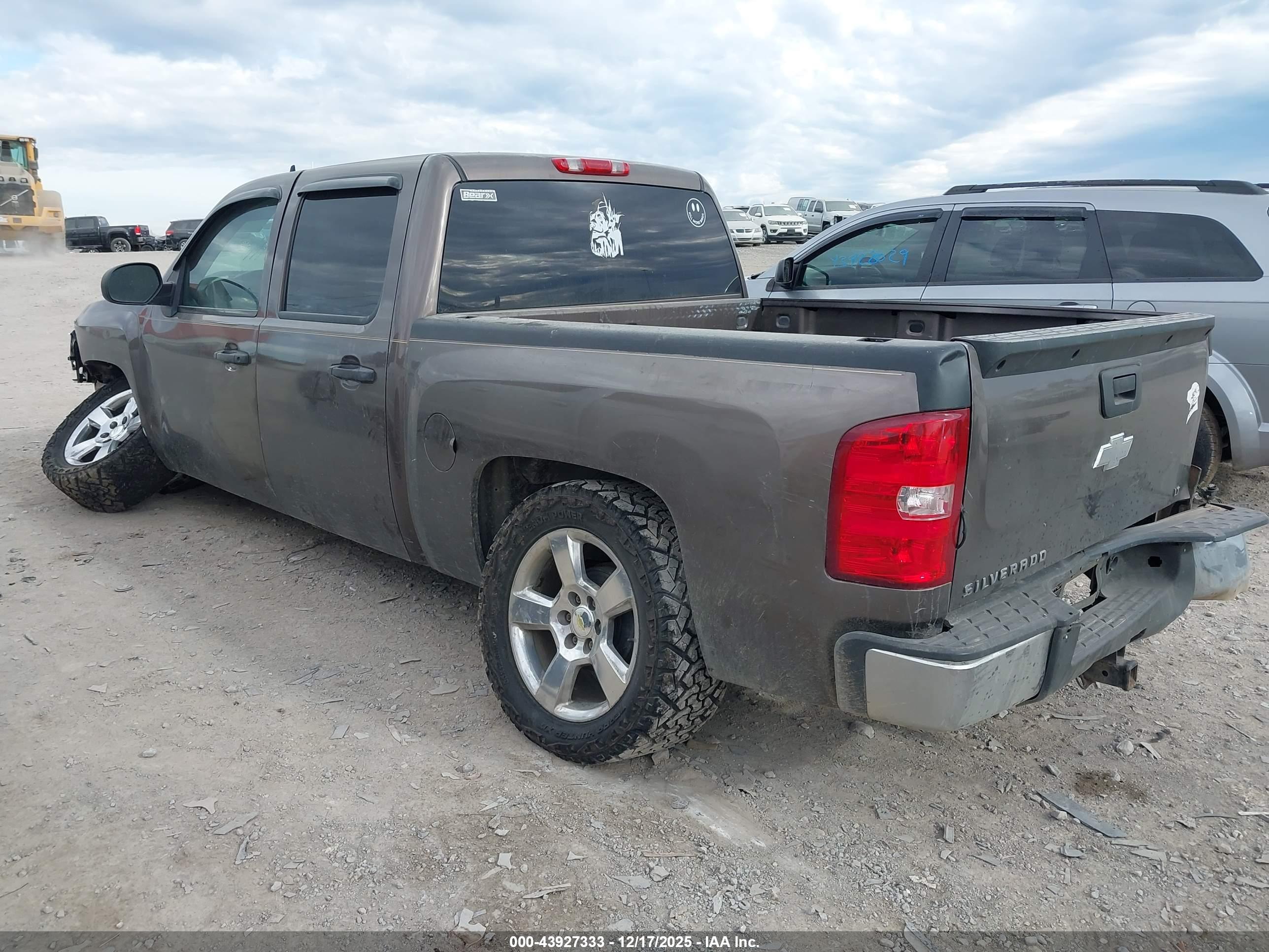 CHEVROLET SILVERADO image 3