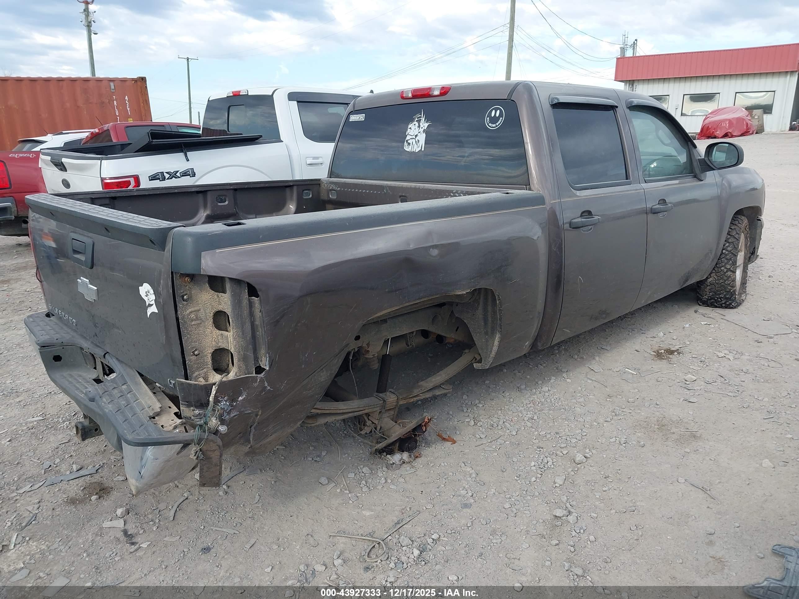CHEVROLET SILVERADO image 4