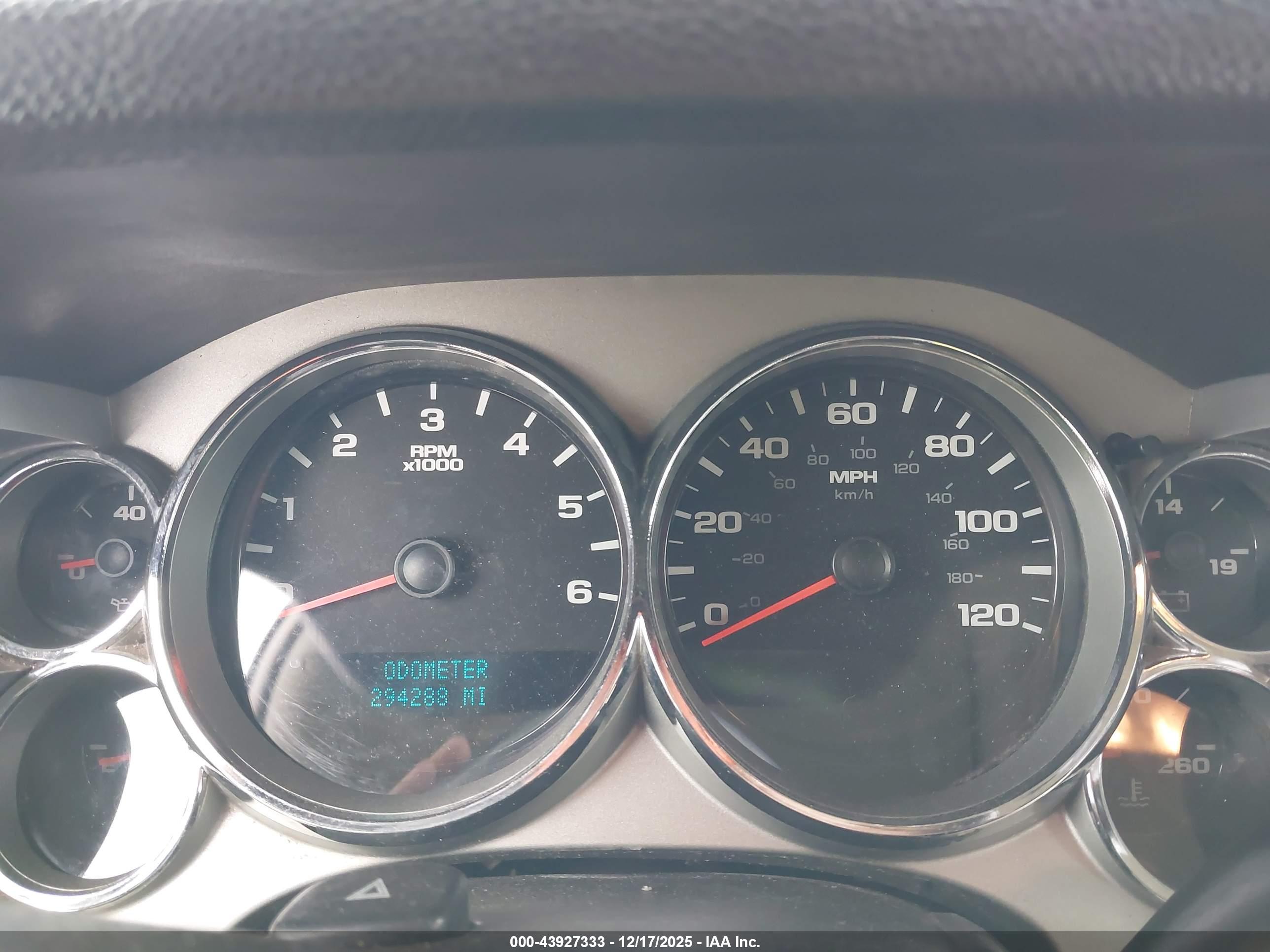 CHEVROLET SILVERADO image 7
