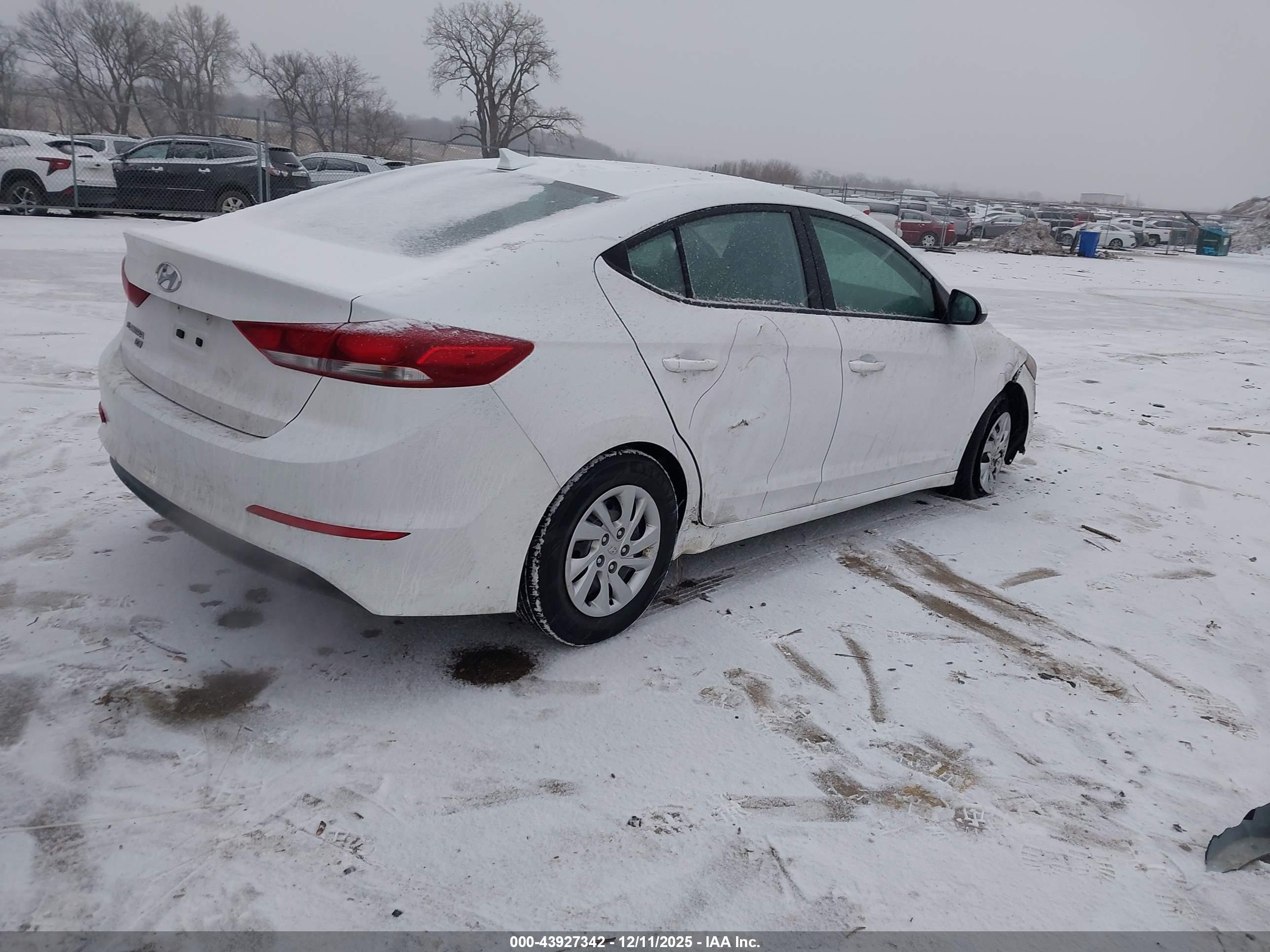 HYUNDAI ELANTRA image 4